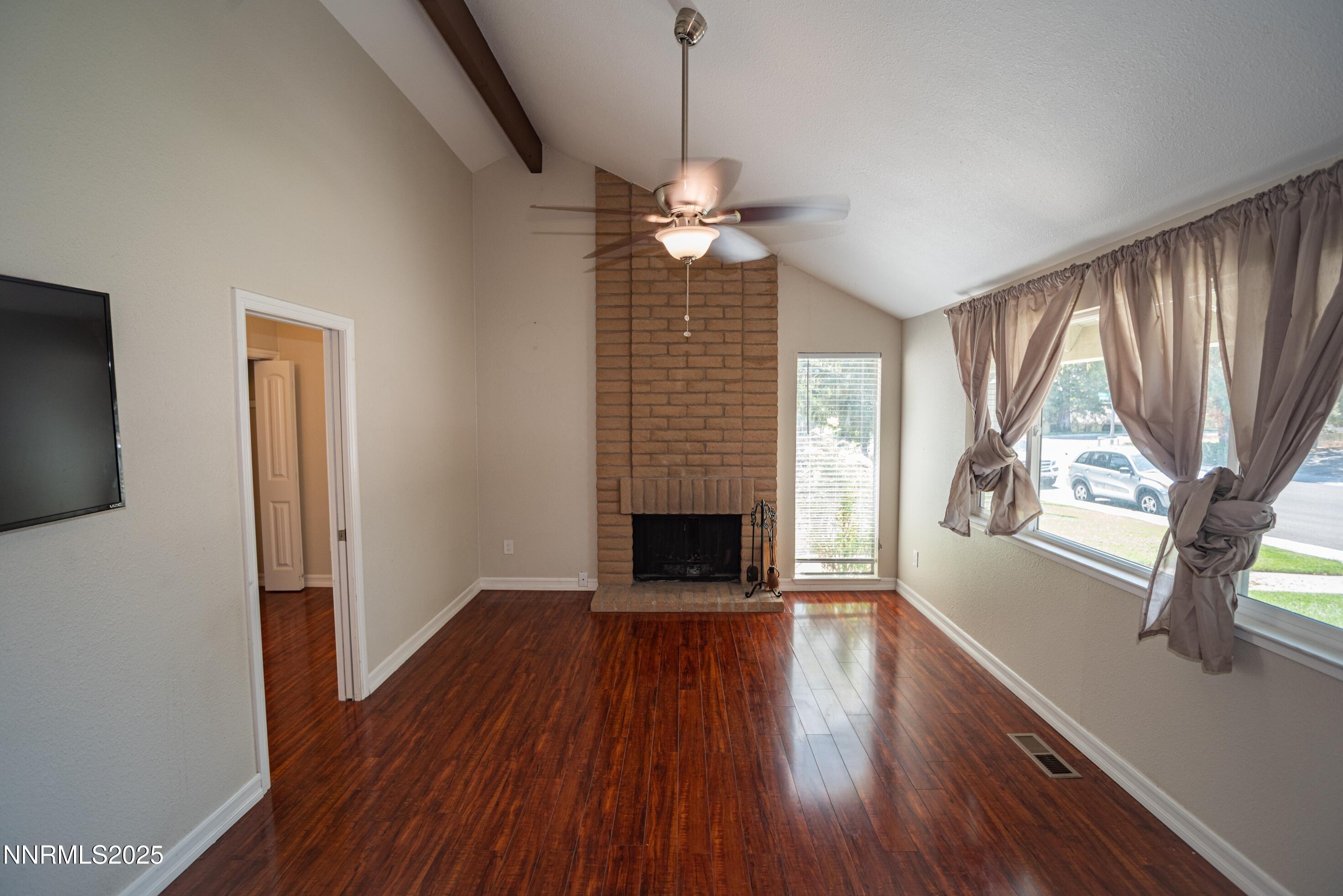 04 - Living Room - 40729