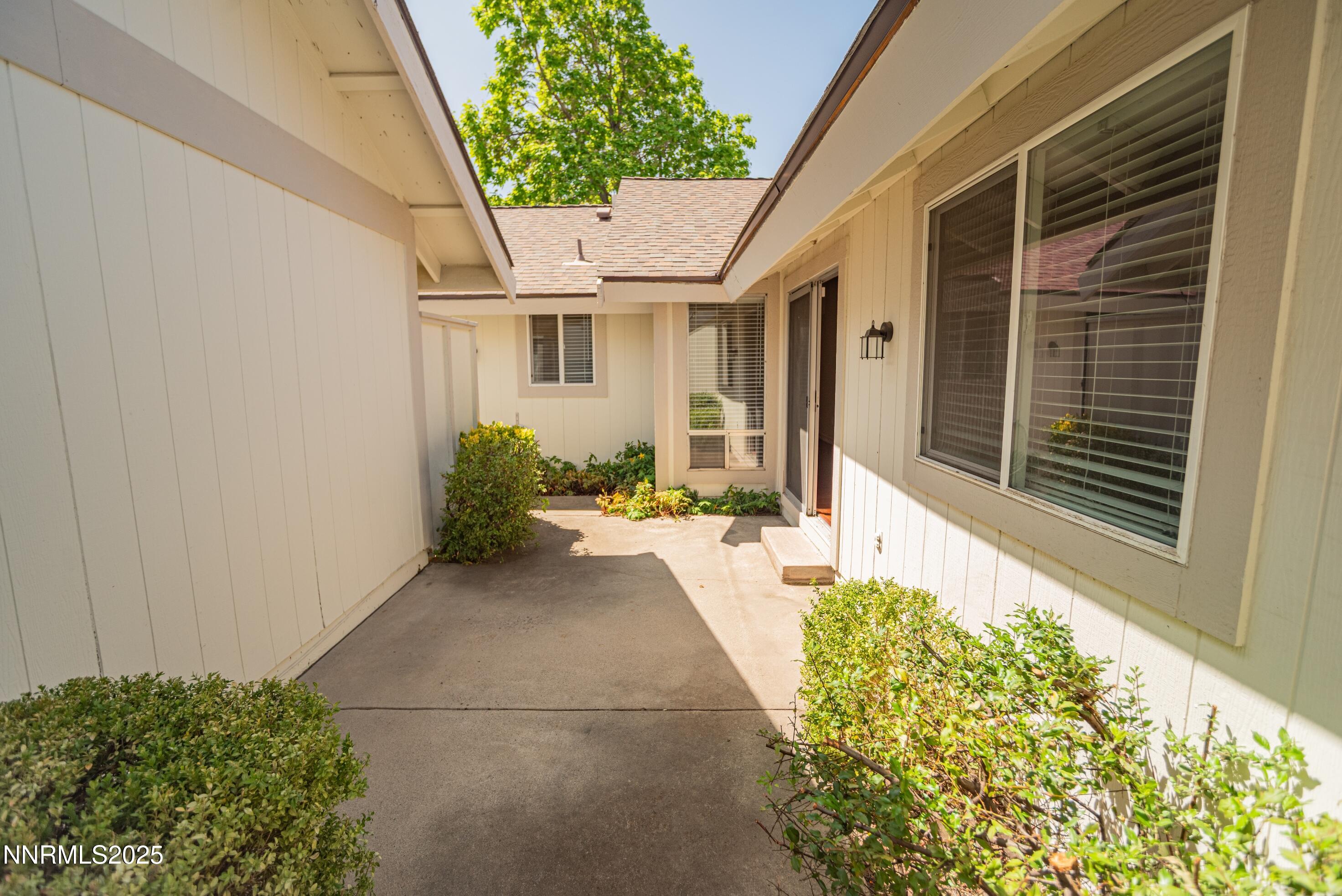 18 - Courtyard Patio III - 40746