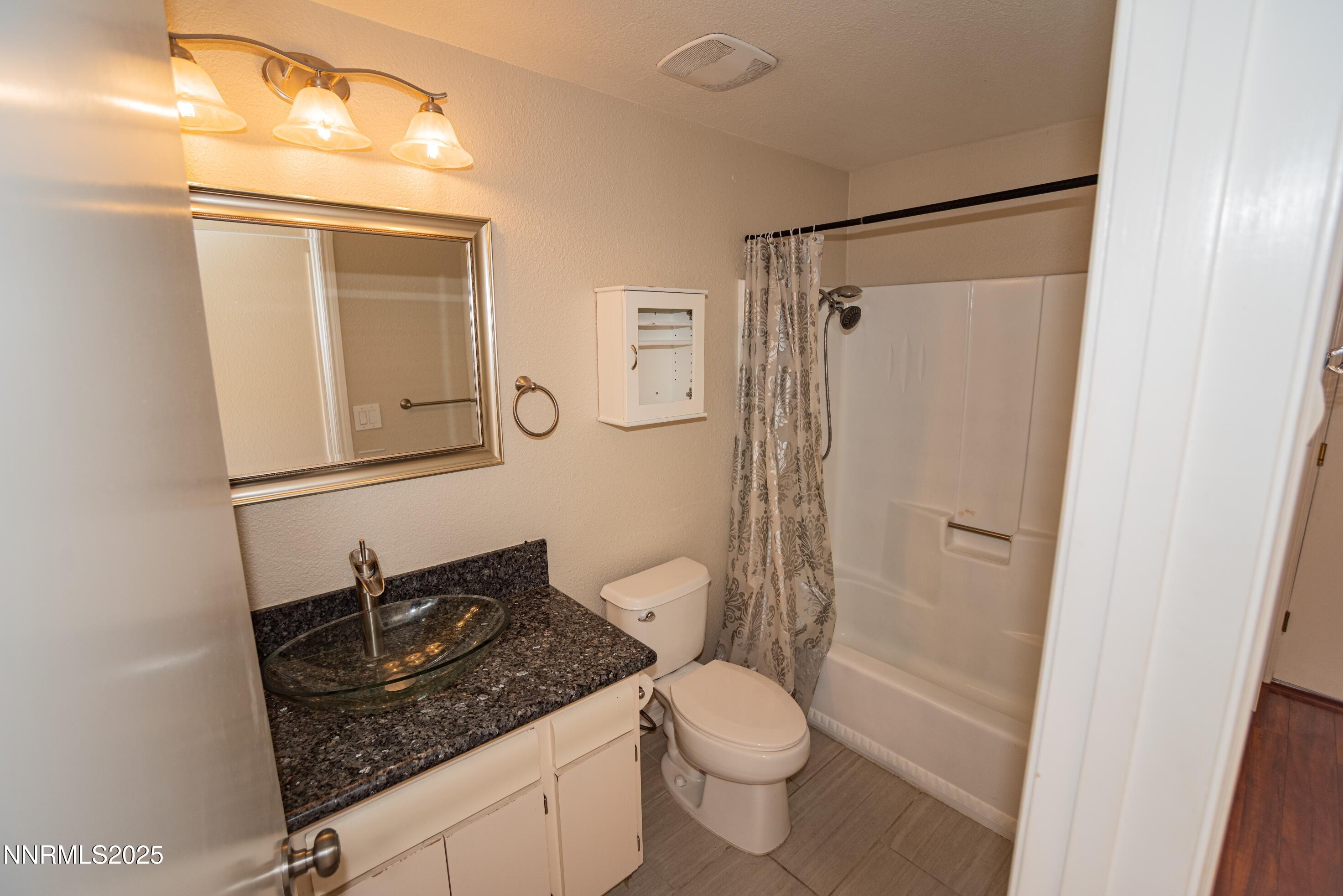 14 - Back Hall Bath - 40741