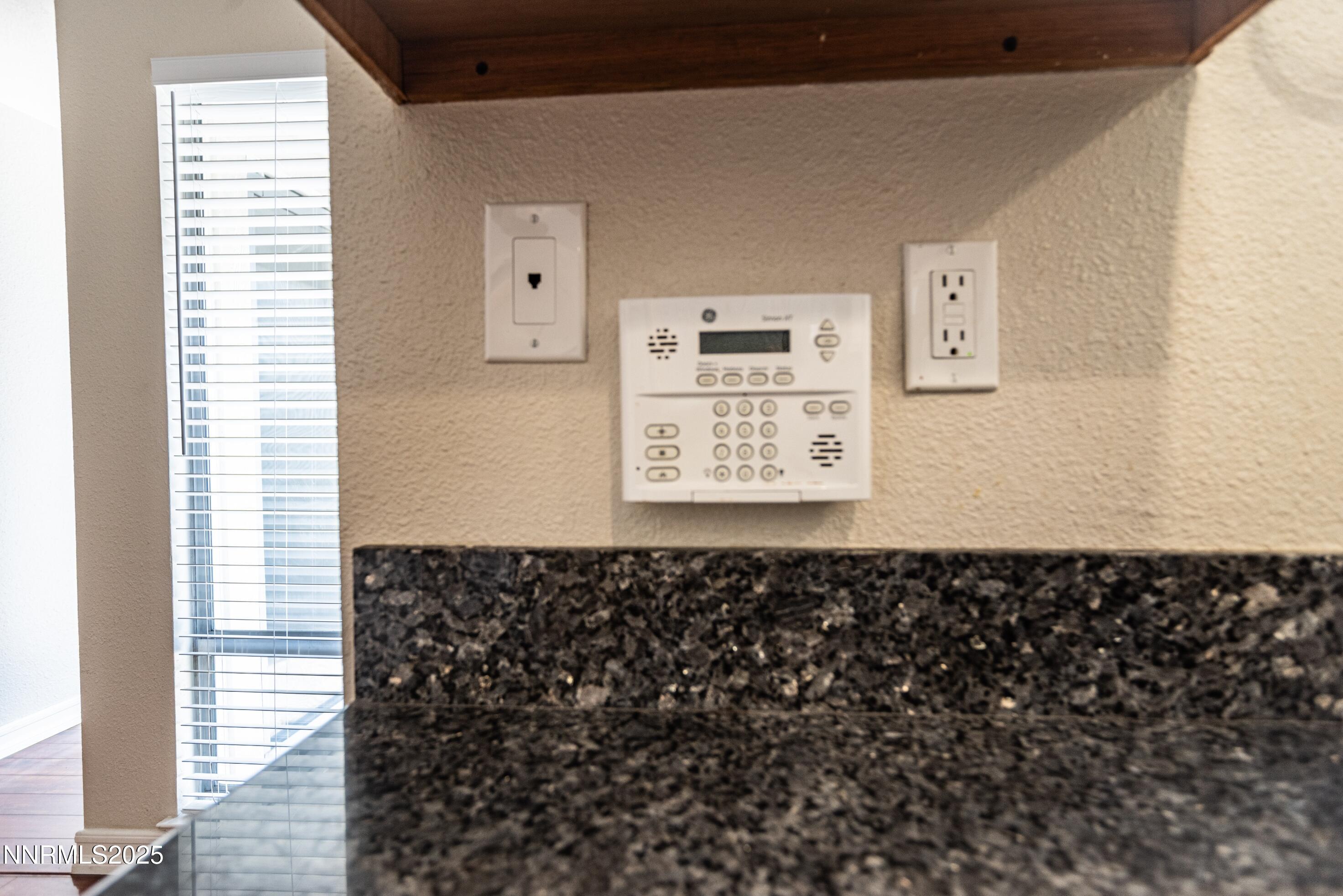 21 - Security Alarm Panel - 40758