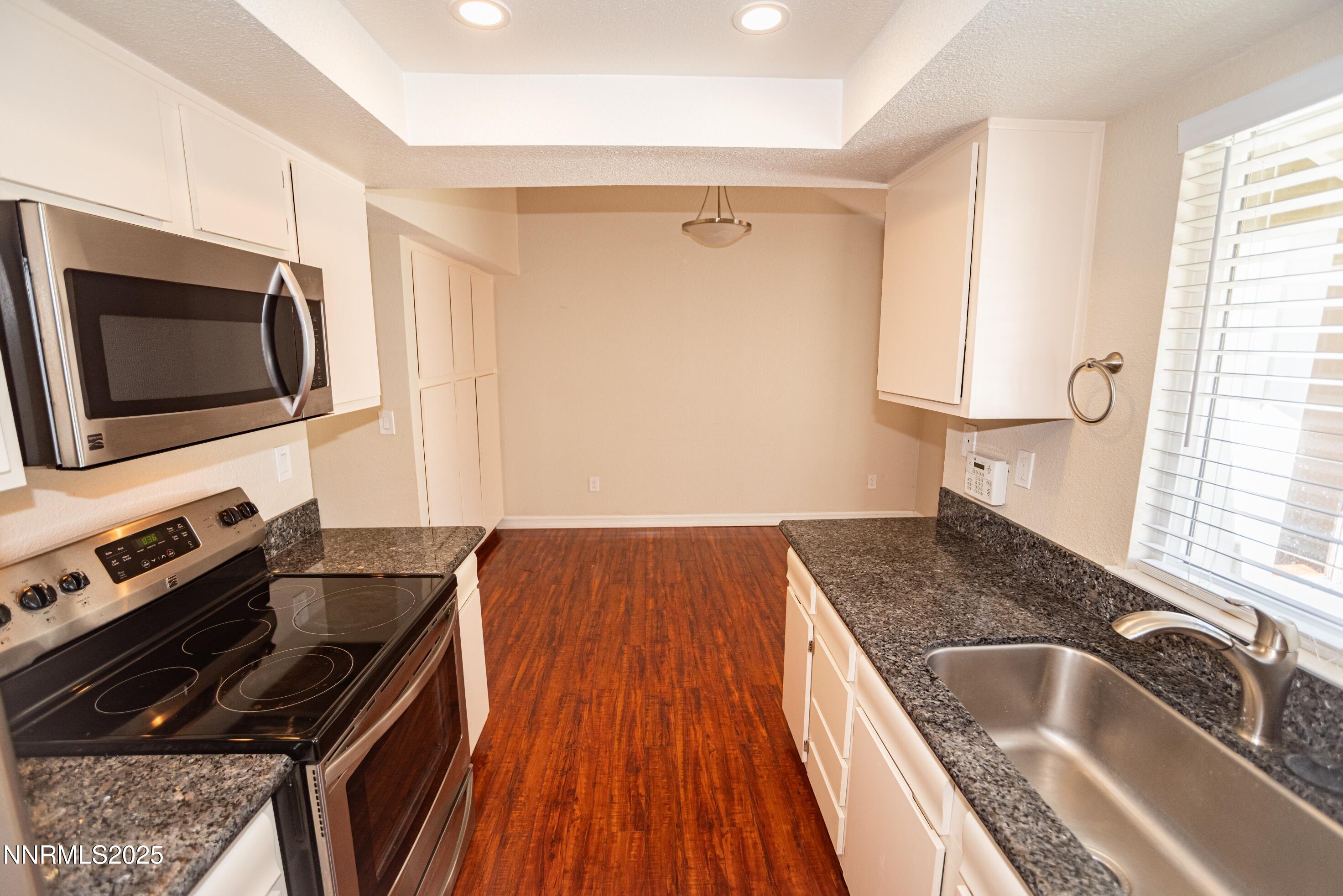 13 - Kitchen - Dining Room - 40753