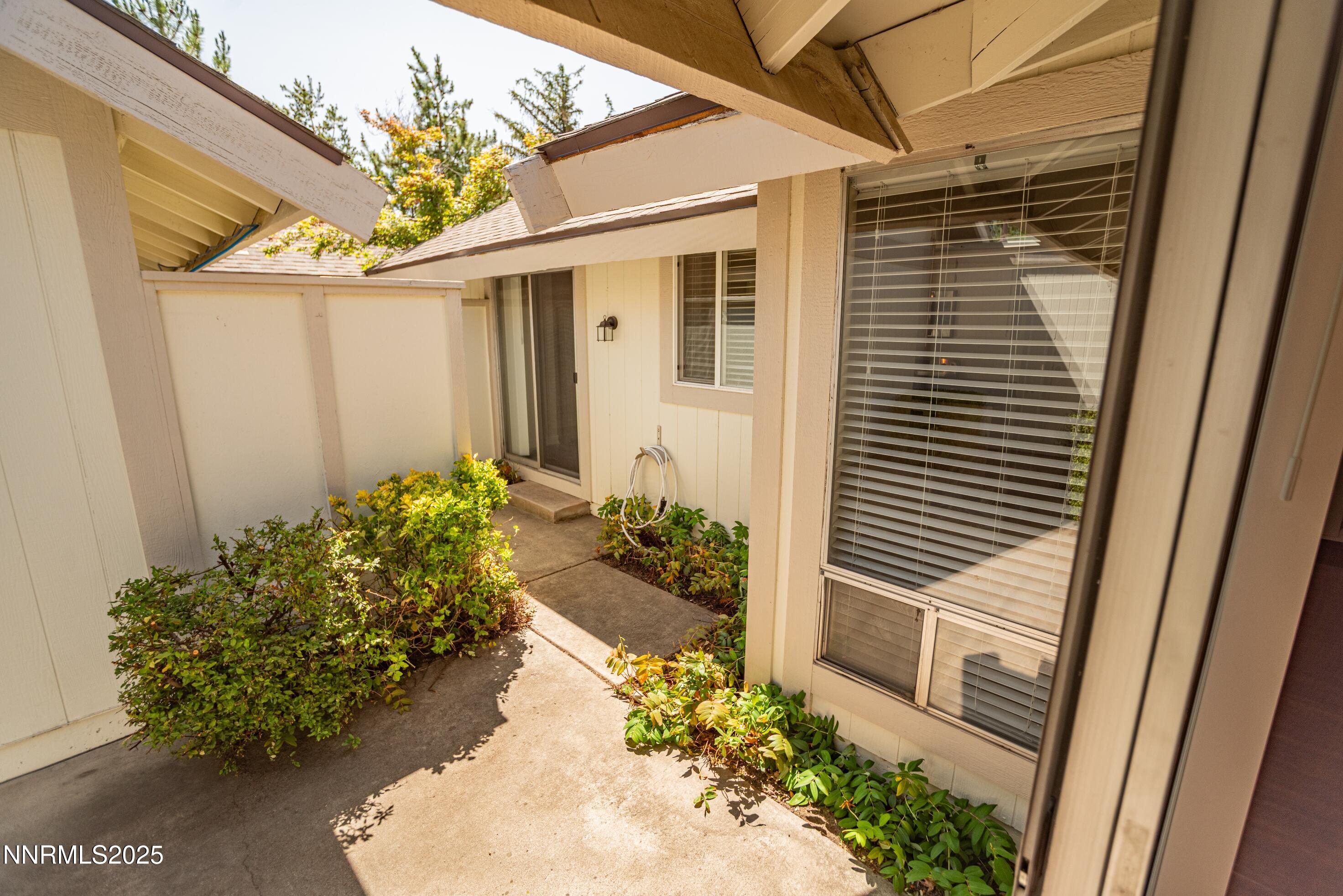 16 - Courtyard Patio I - 40744