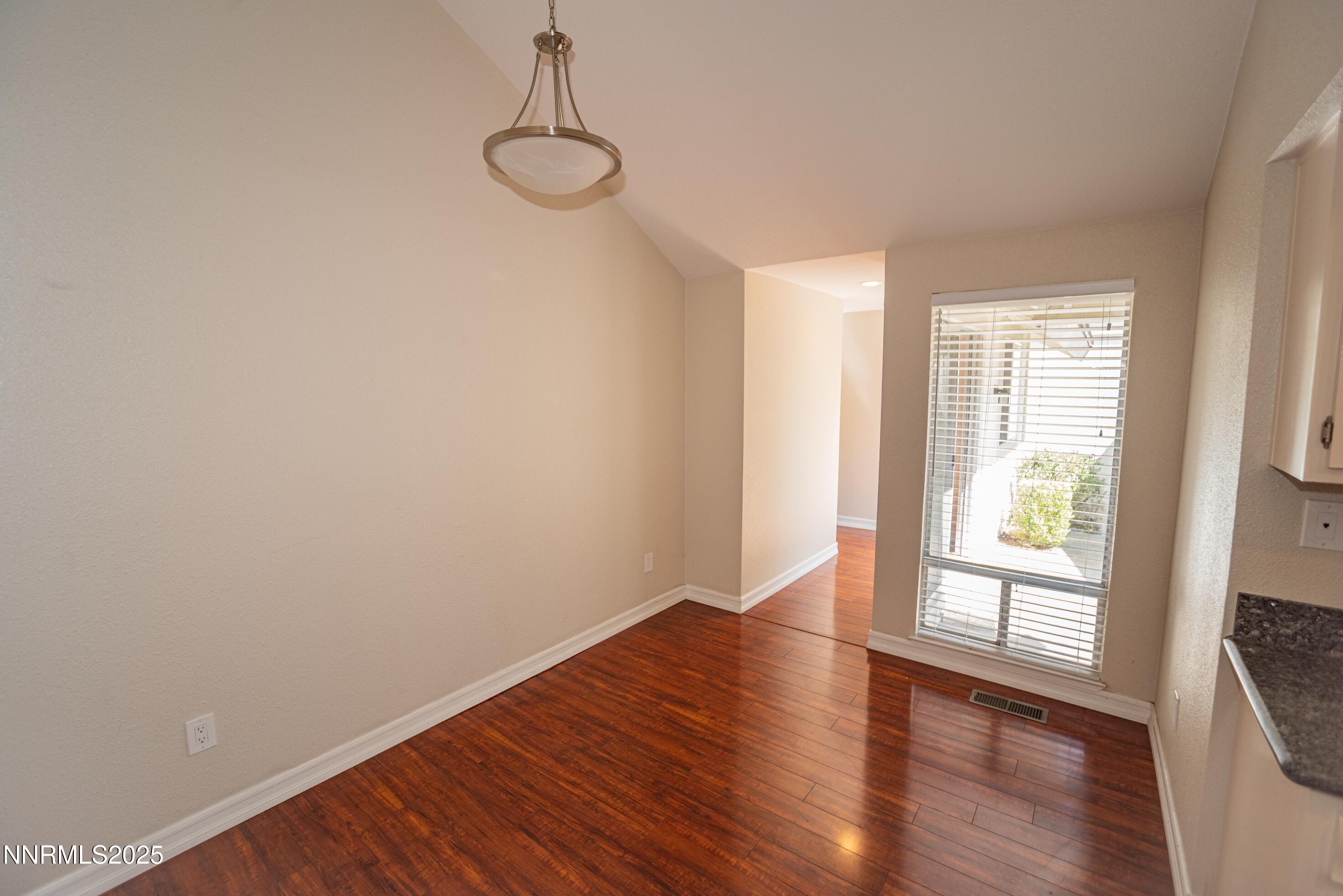 11 - Dining Room - 40738