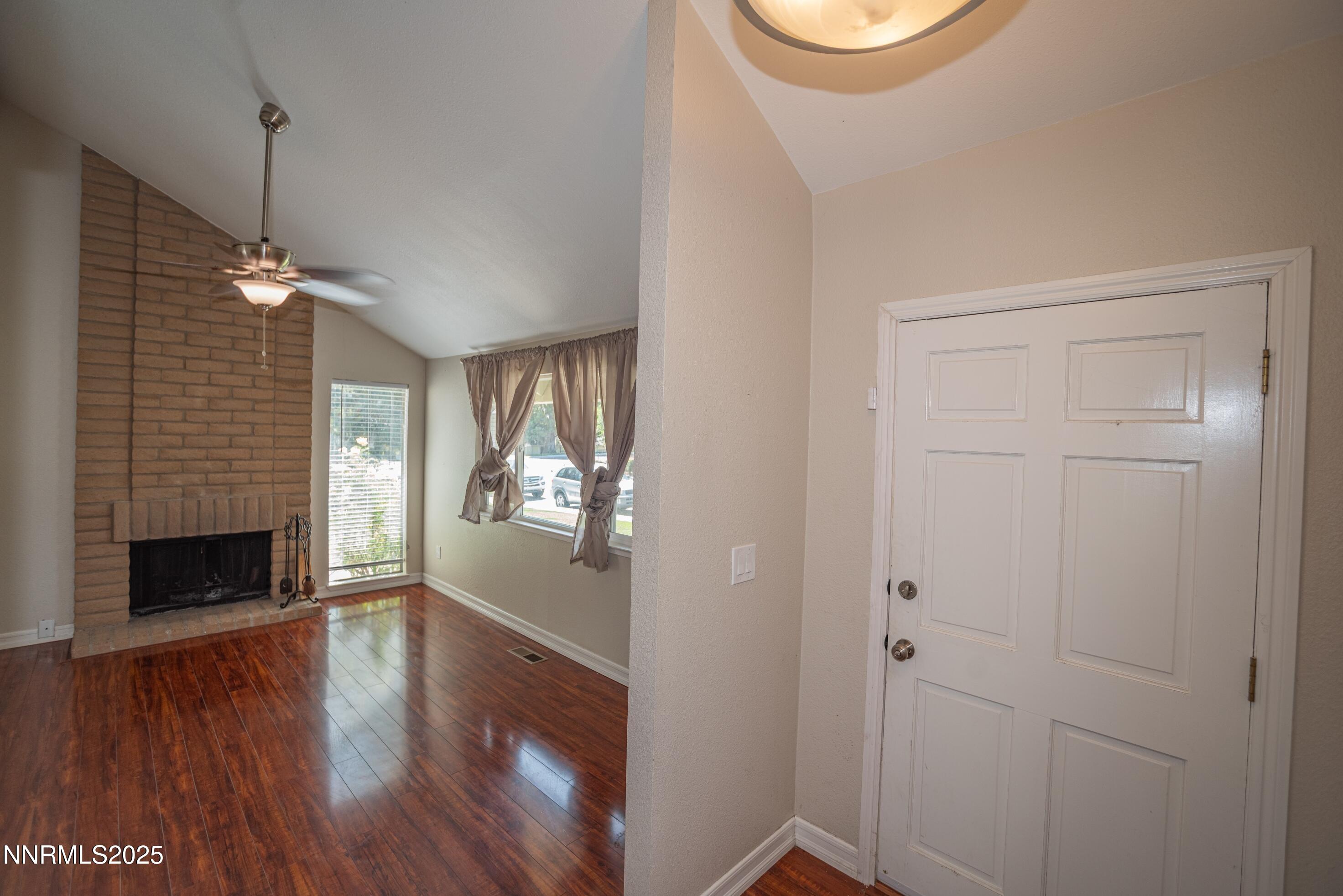 03 - Entry and Living Room I - 40728