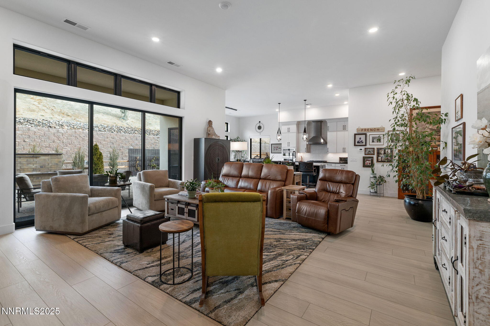 18-web-or-mls-1530 River Hill-20