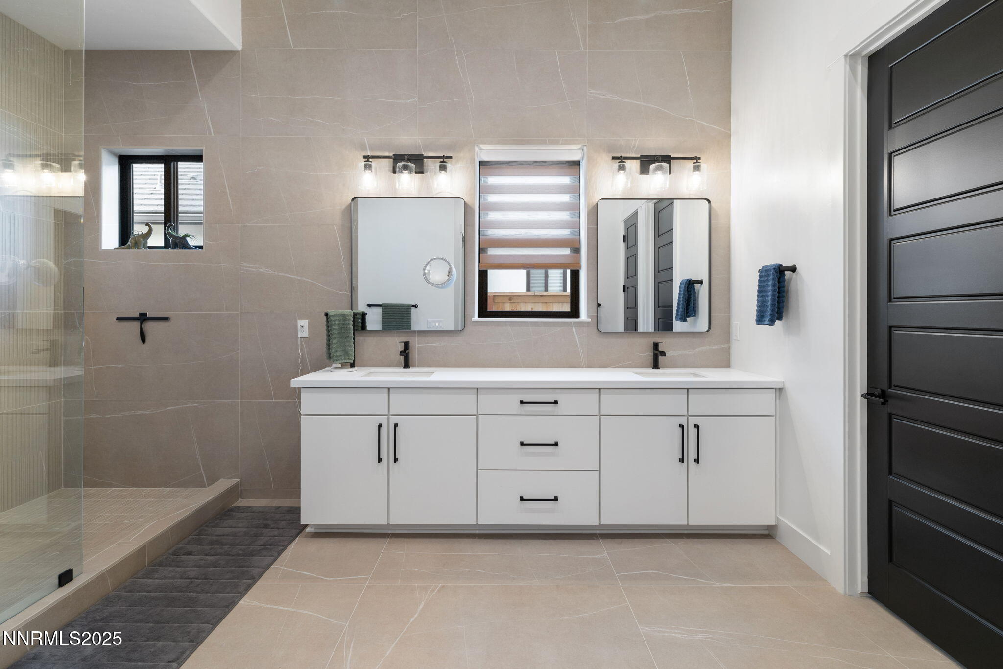 22-web-or-mls-1530 River Hill-24