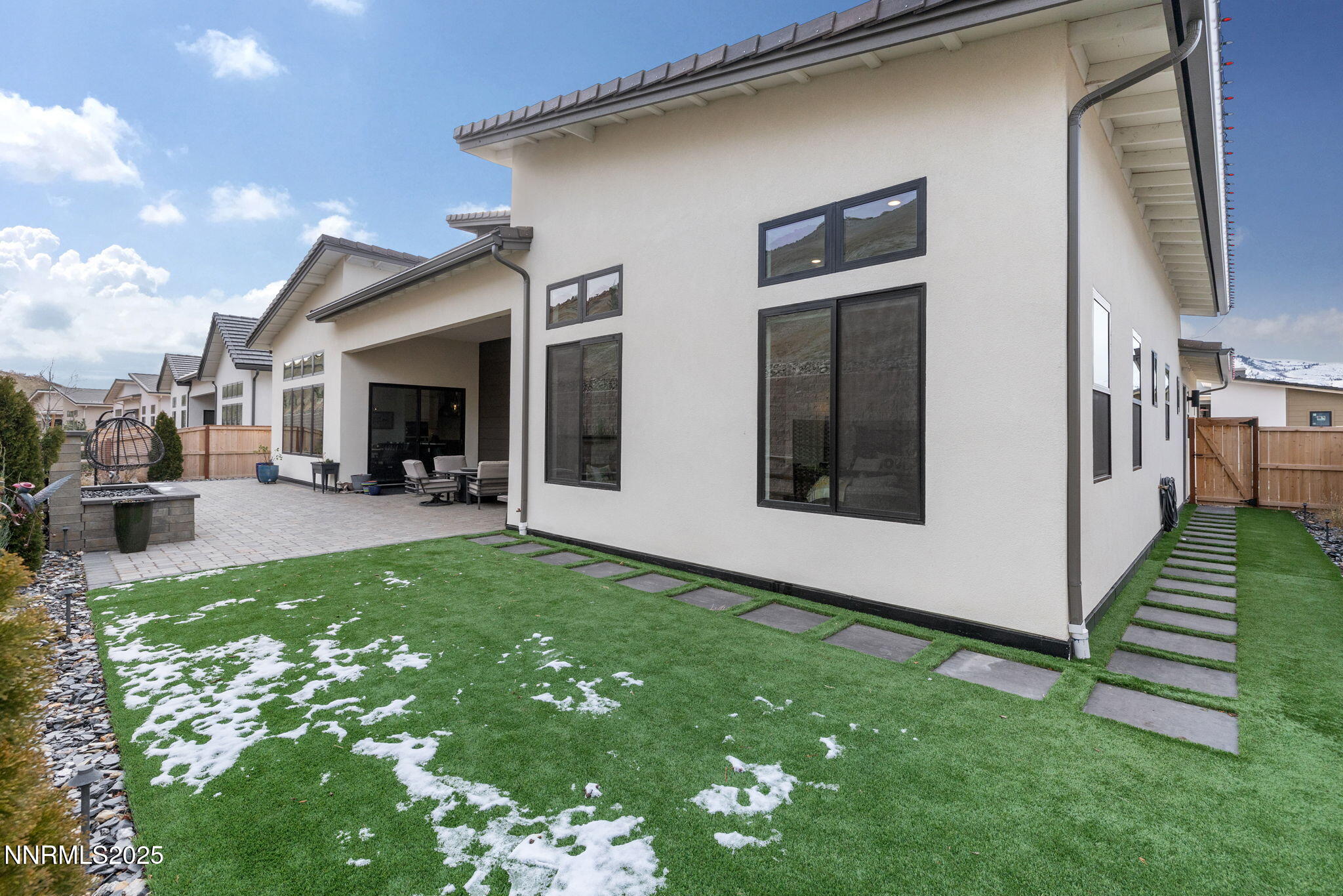 37-web-or-mls-1530 River Hill-39