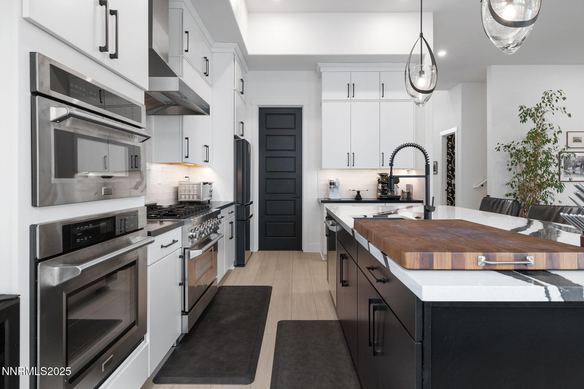 16-web-or-mls-1530 River Hill-15