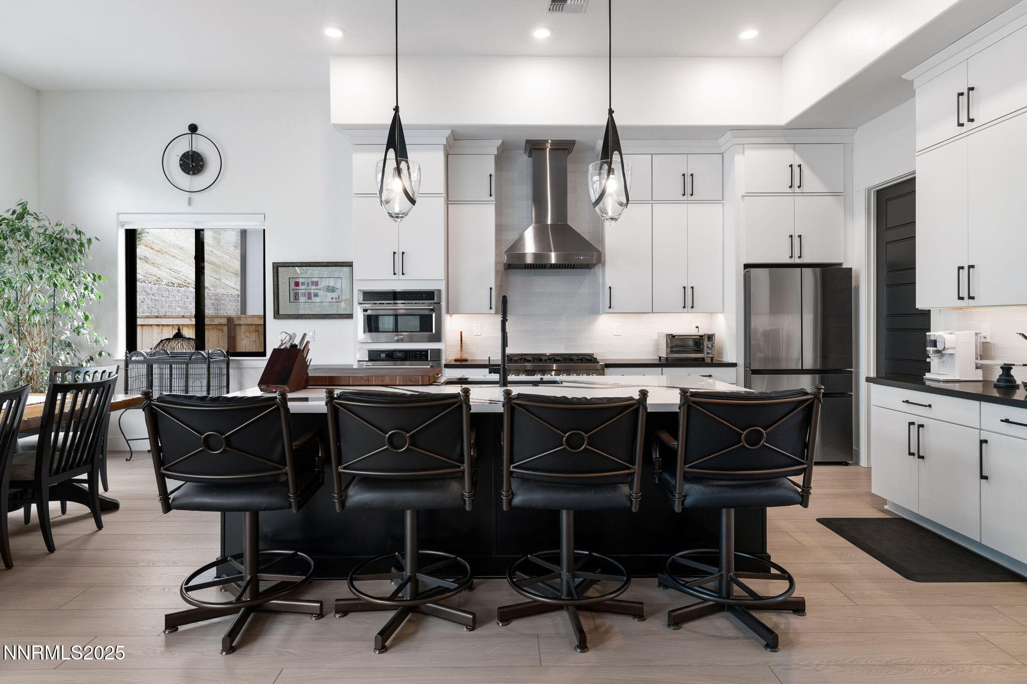 14-web-or-mls-1530 River Hill-13