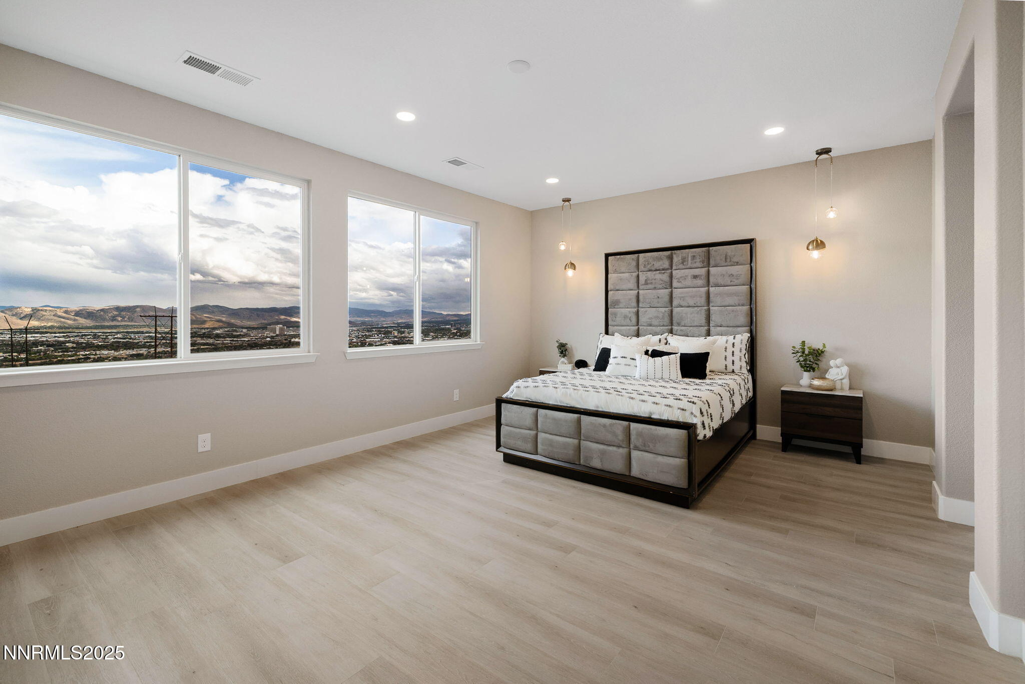 29-web-or-mls-1120 University Park-26