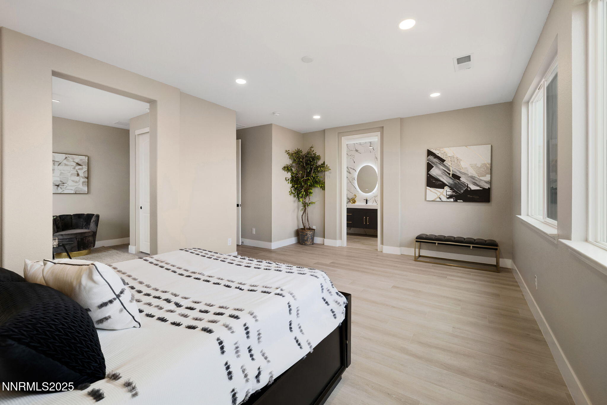 35-web-or-mls-1120 University Park-27