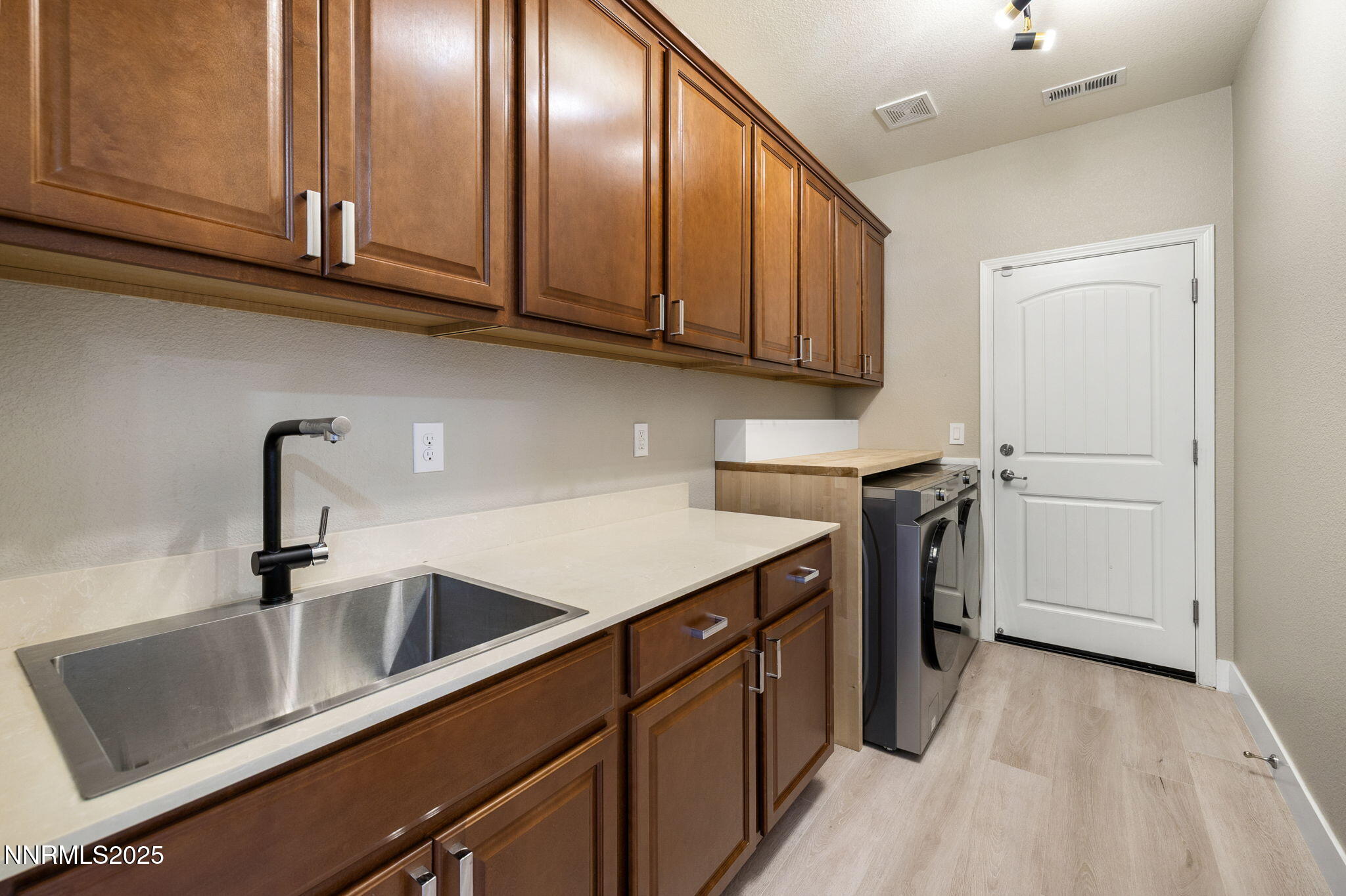 39-web-or-mls-1120 University Park-18