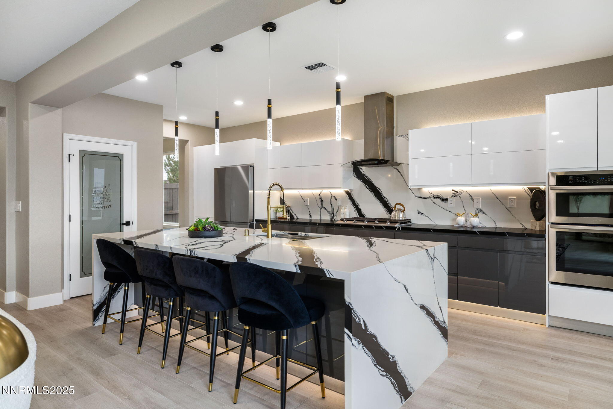 18-web-or-mls-1120 University Park-12