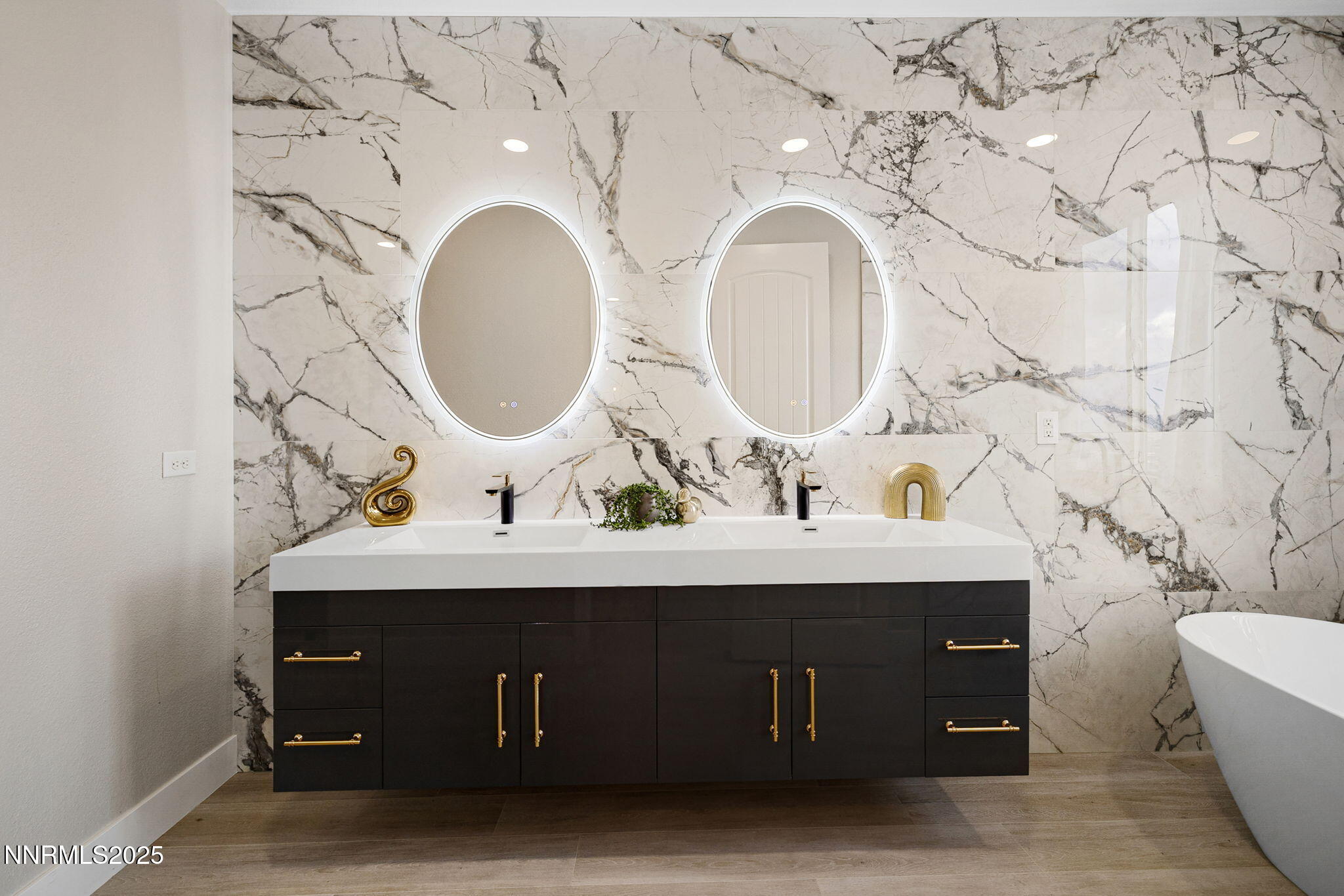 53-web-or-mls-1120 University Park-29