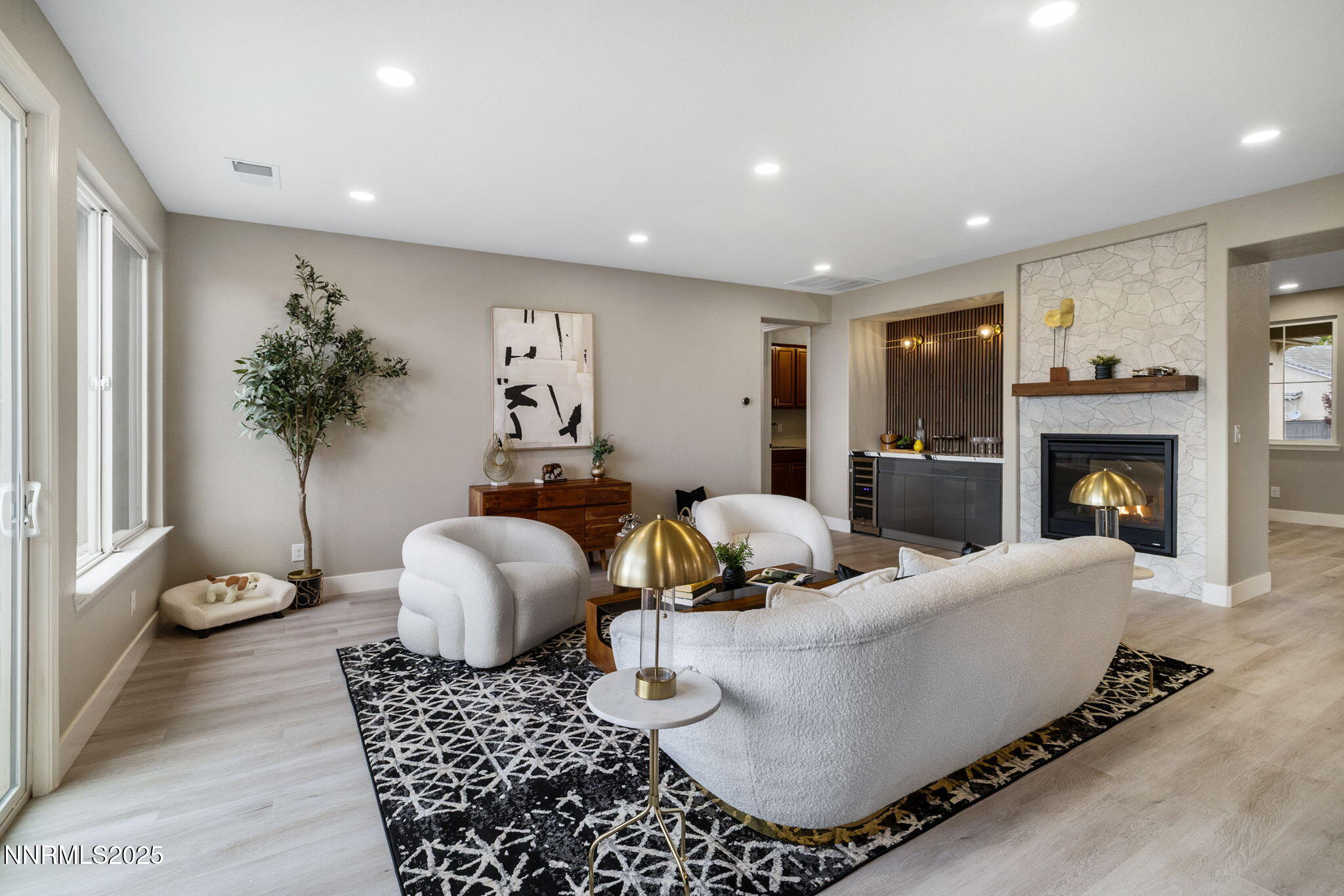 21-web-or-mls-1120 University Park-13