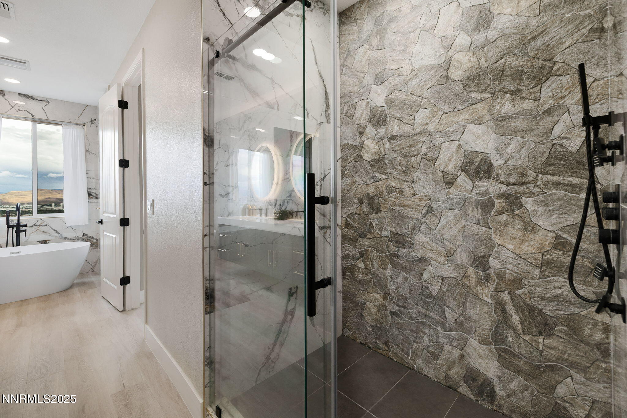 71-web-or-mls-1120 University Park-32