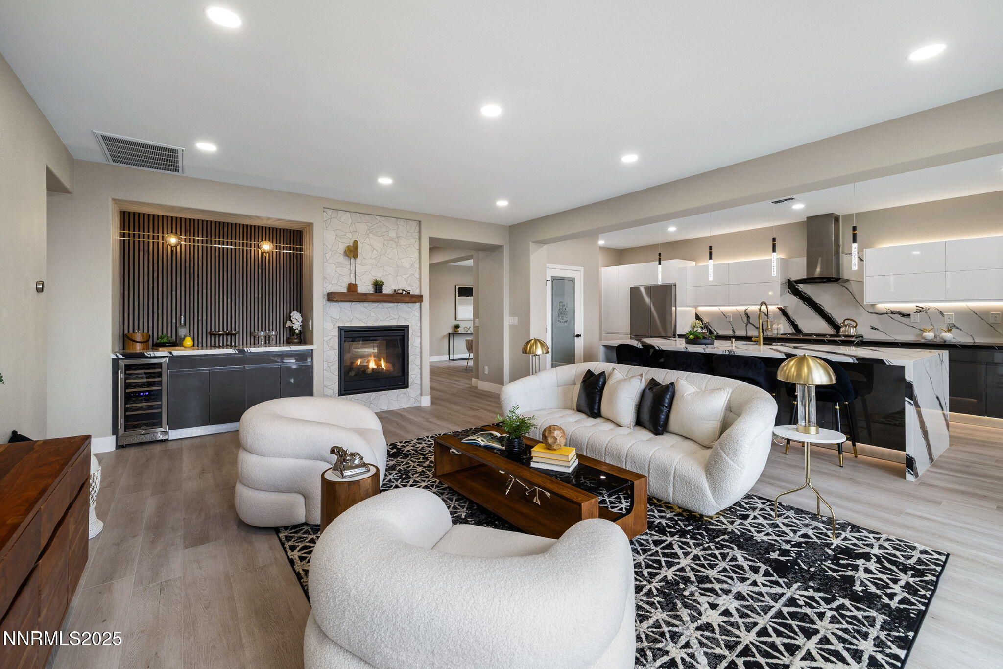 15-web-or-mls-1120 University Park-11