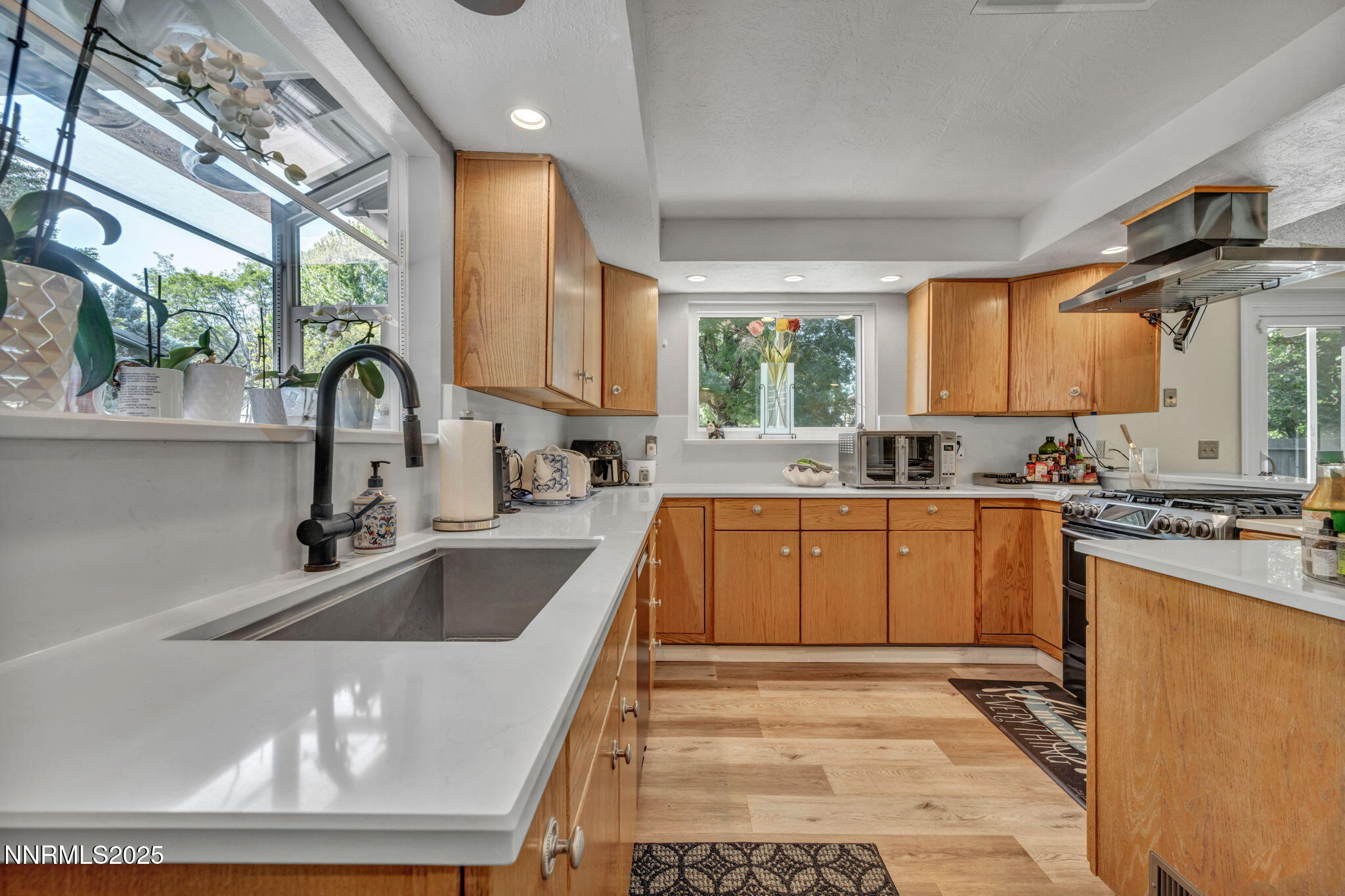 60-web-or-mls-3690-sleepy-hollow-dr