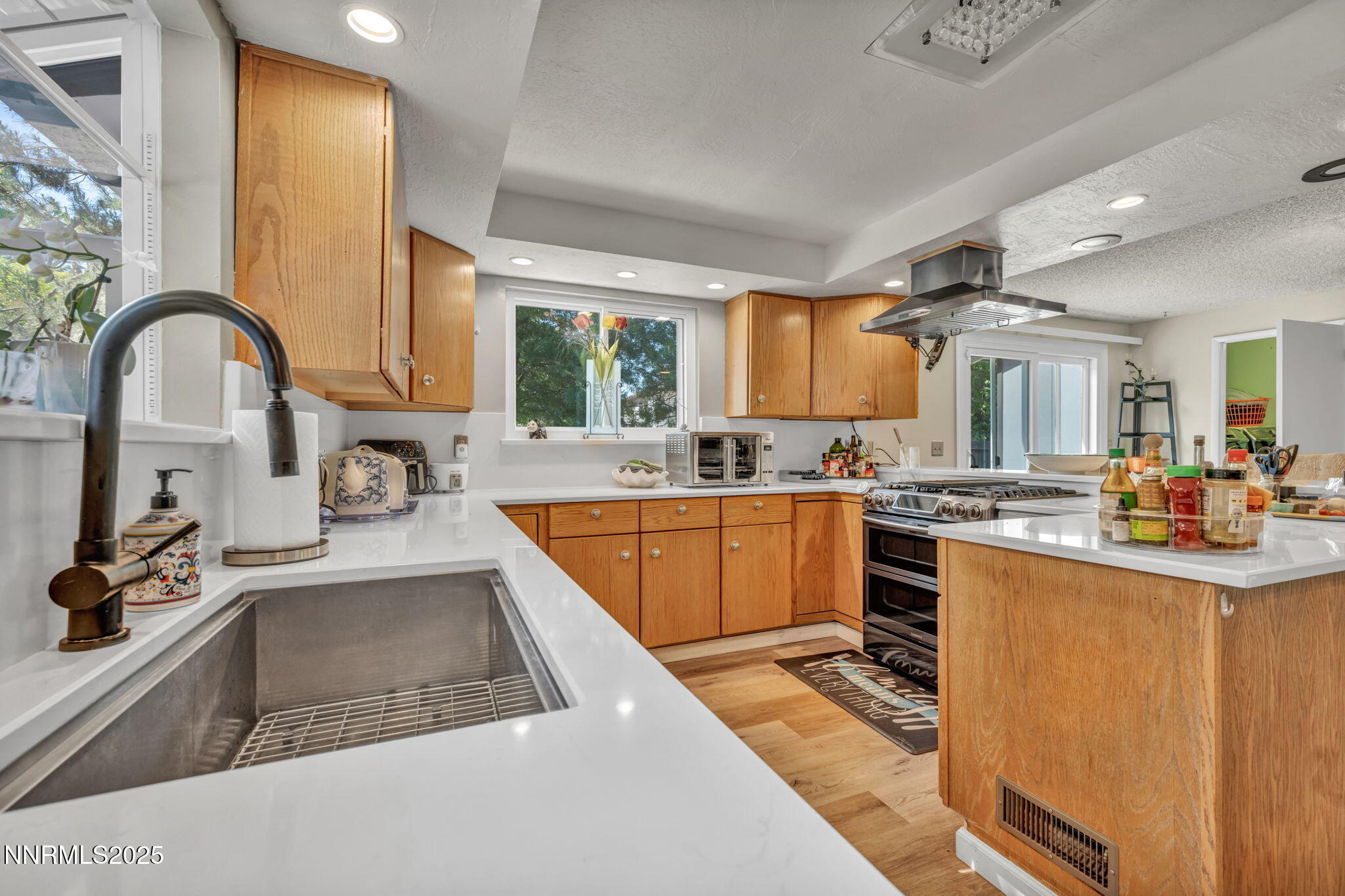 61-web-or-mls-3690-sleepy-hollow-dr