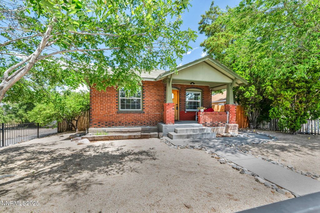 Photo of 960 Ralston Street, Reno, NV 89503 (MLS # 250000747)