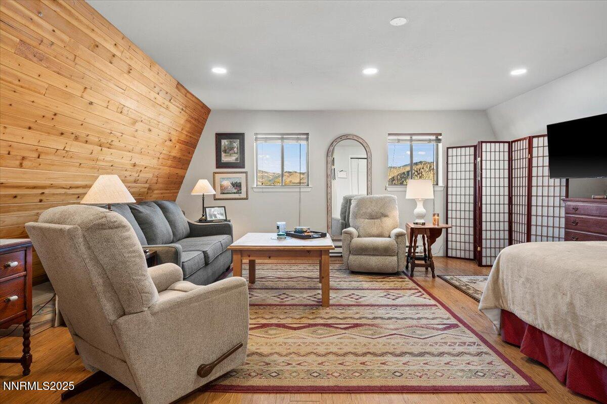 Guest living/bedroom