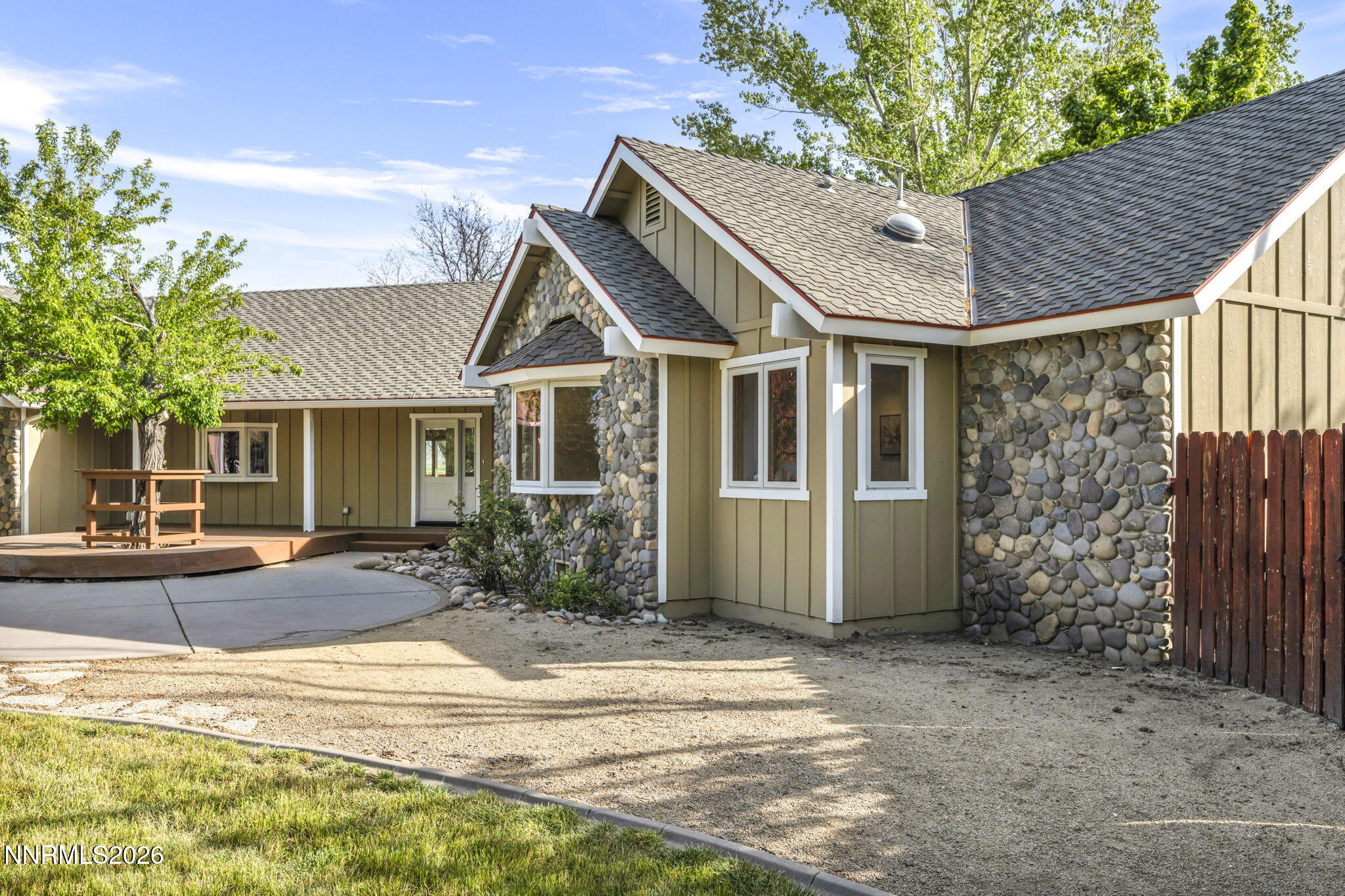 4-web-or-mls-1097-meadowlark-cir