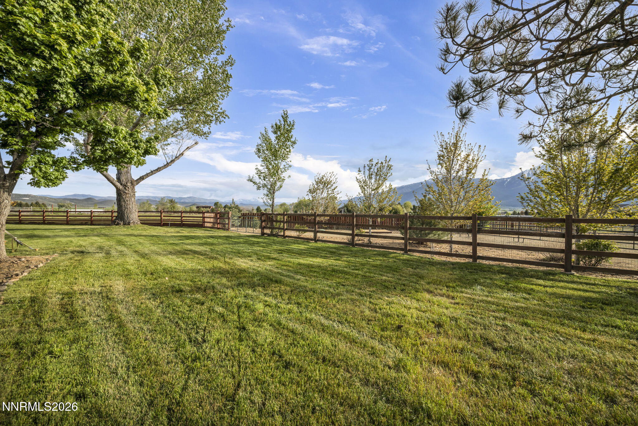 32-web-or-mls-1097-meadowlark-cir