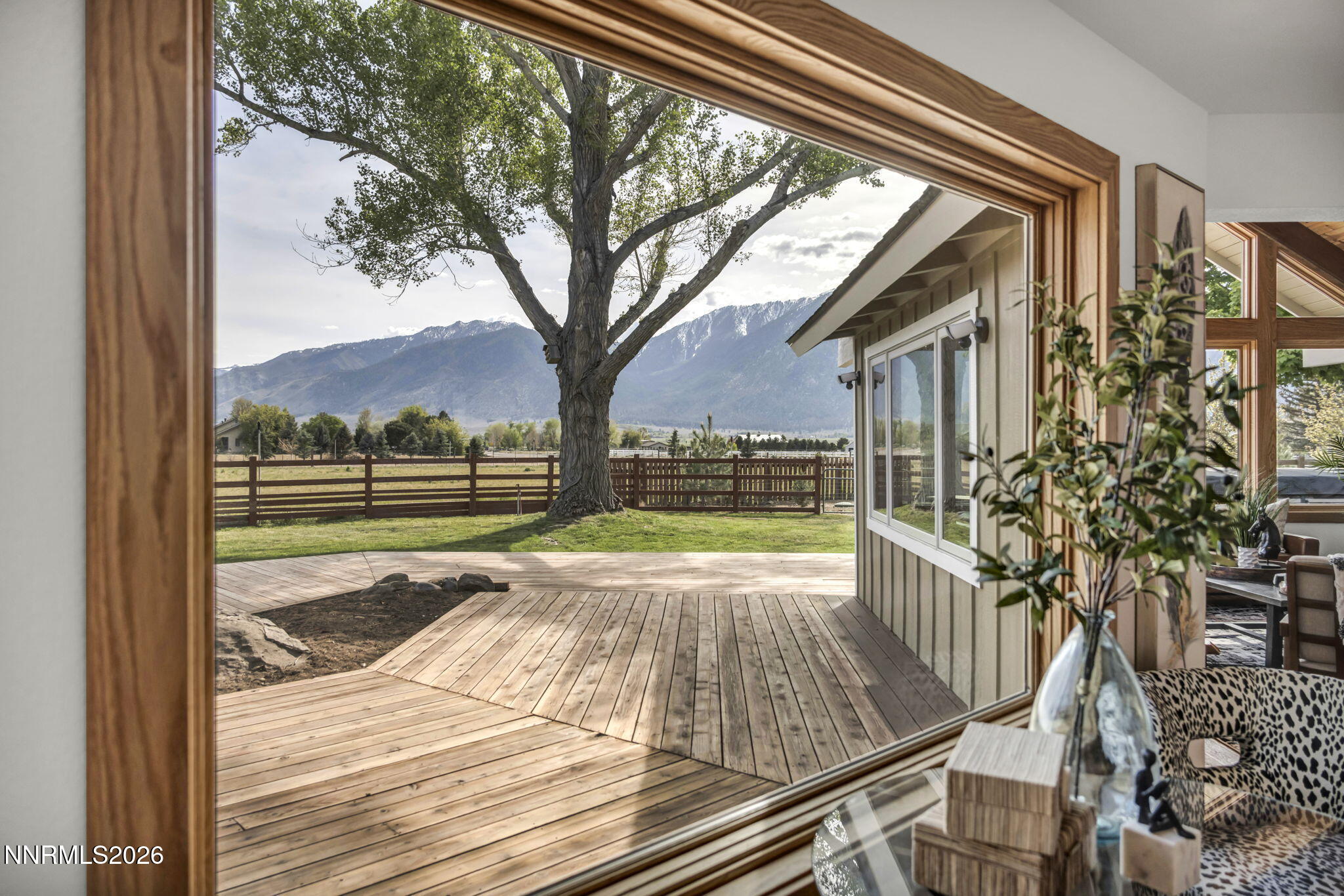 138-web-or-mls-1097-meadowlark-cir