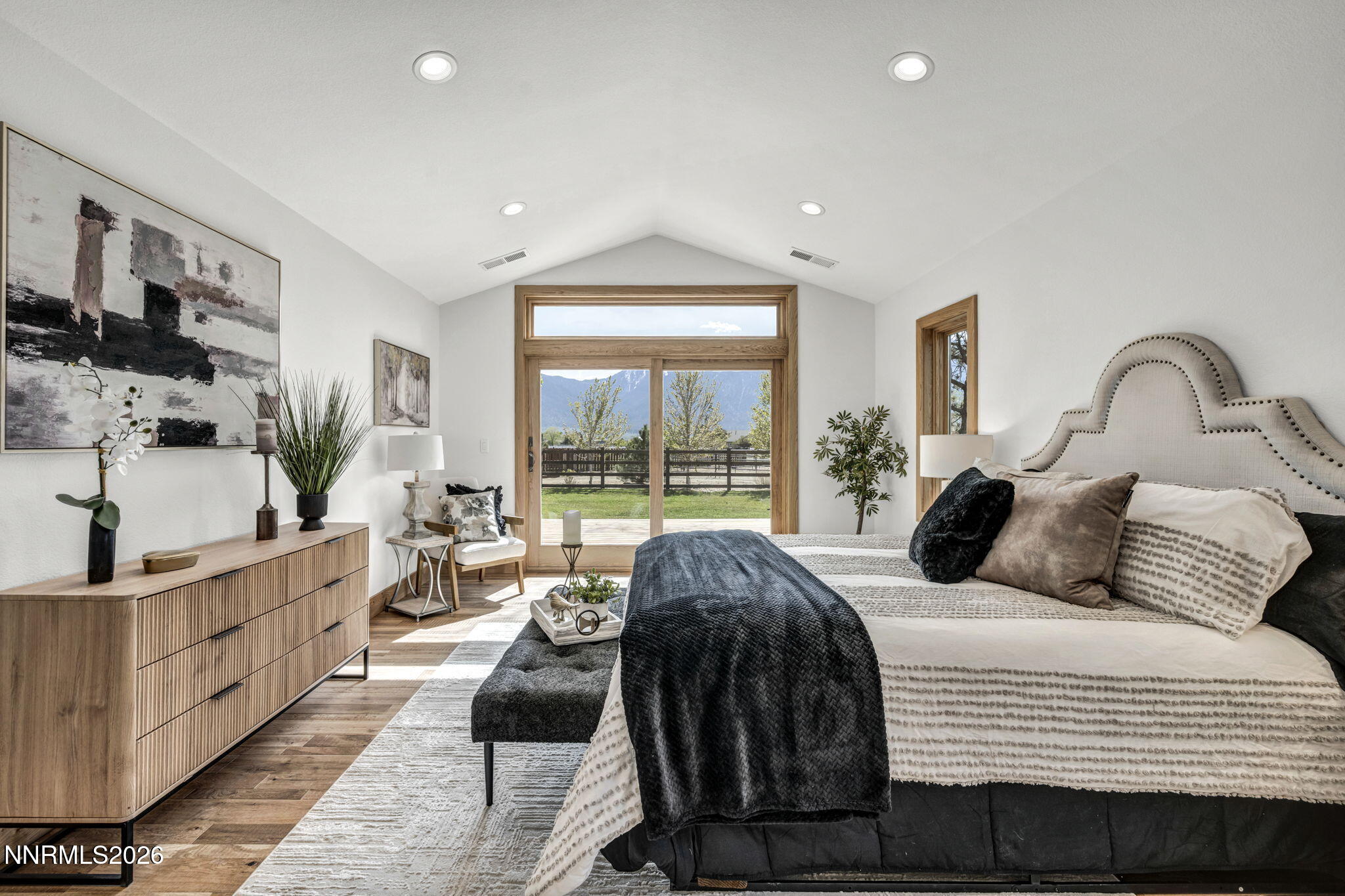 128-web-or-mls-1097-meadowlark-cir