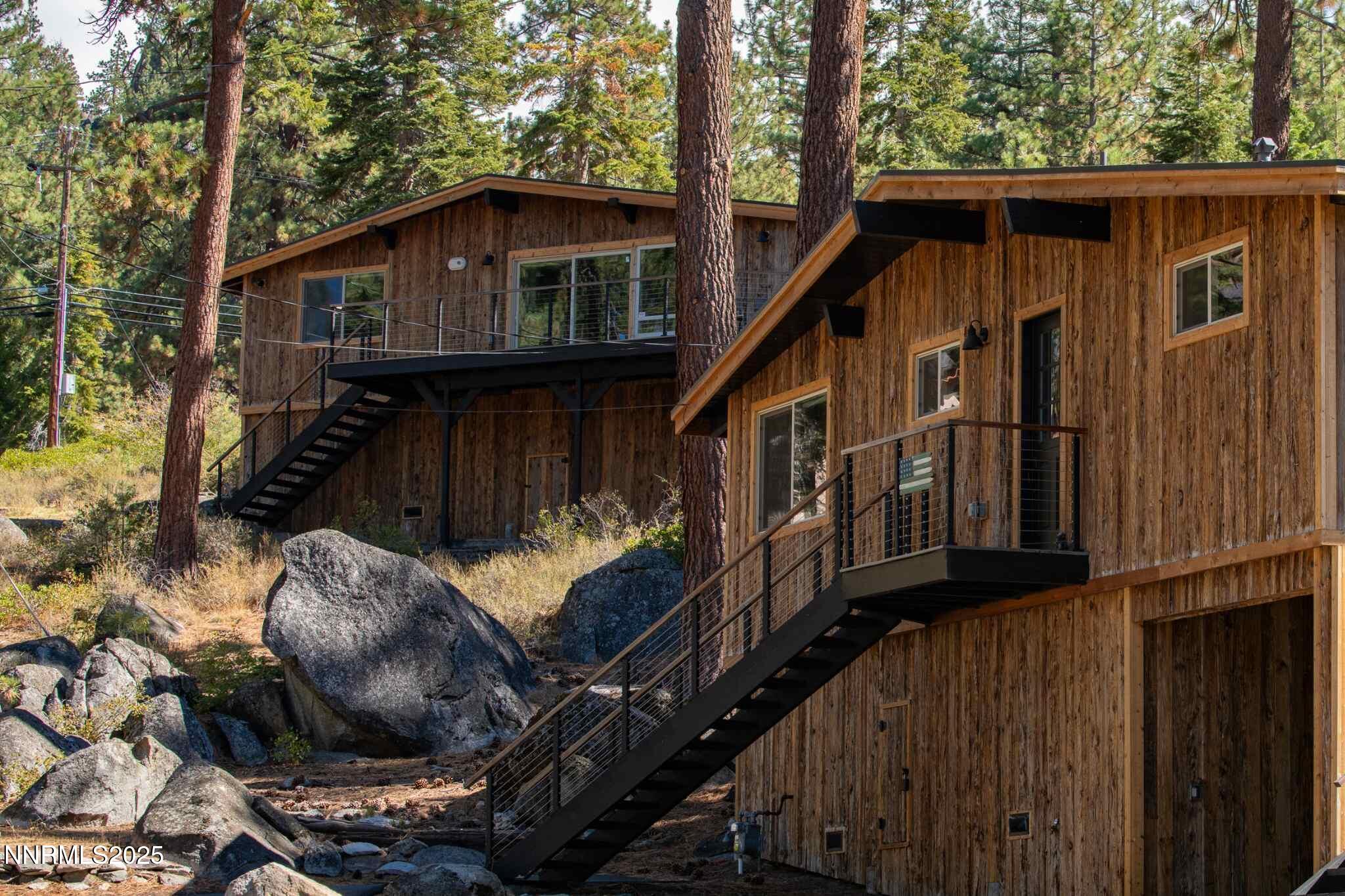 Birdeye of cabin layout (2)