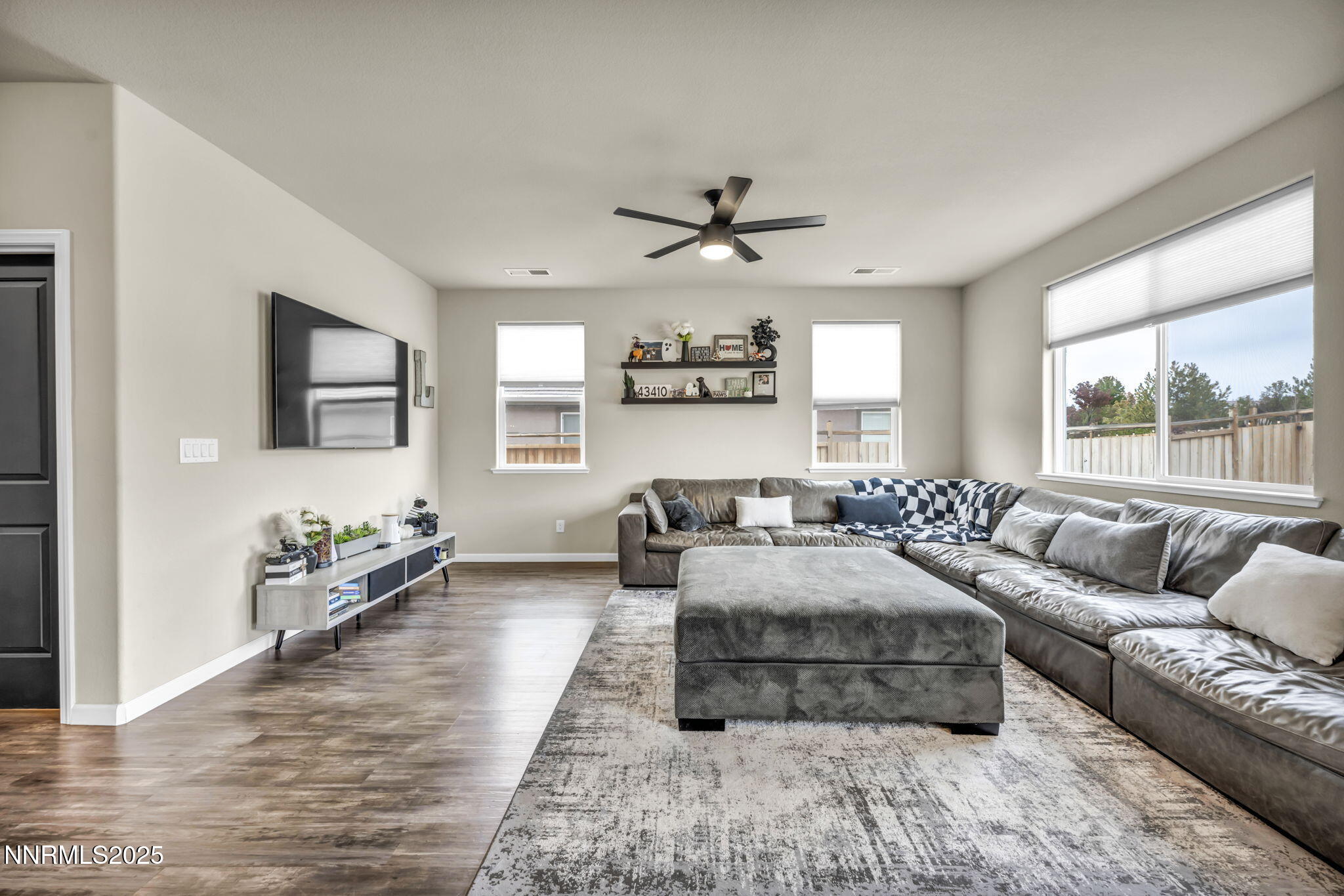 Sparks, Nevada 89436, United States, 3 Bedrooms Bedrooms, ,3 BathroomsBathrooms,Residential,Active,233963