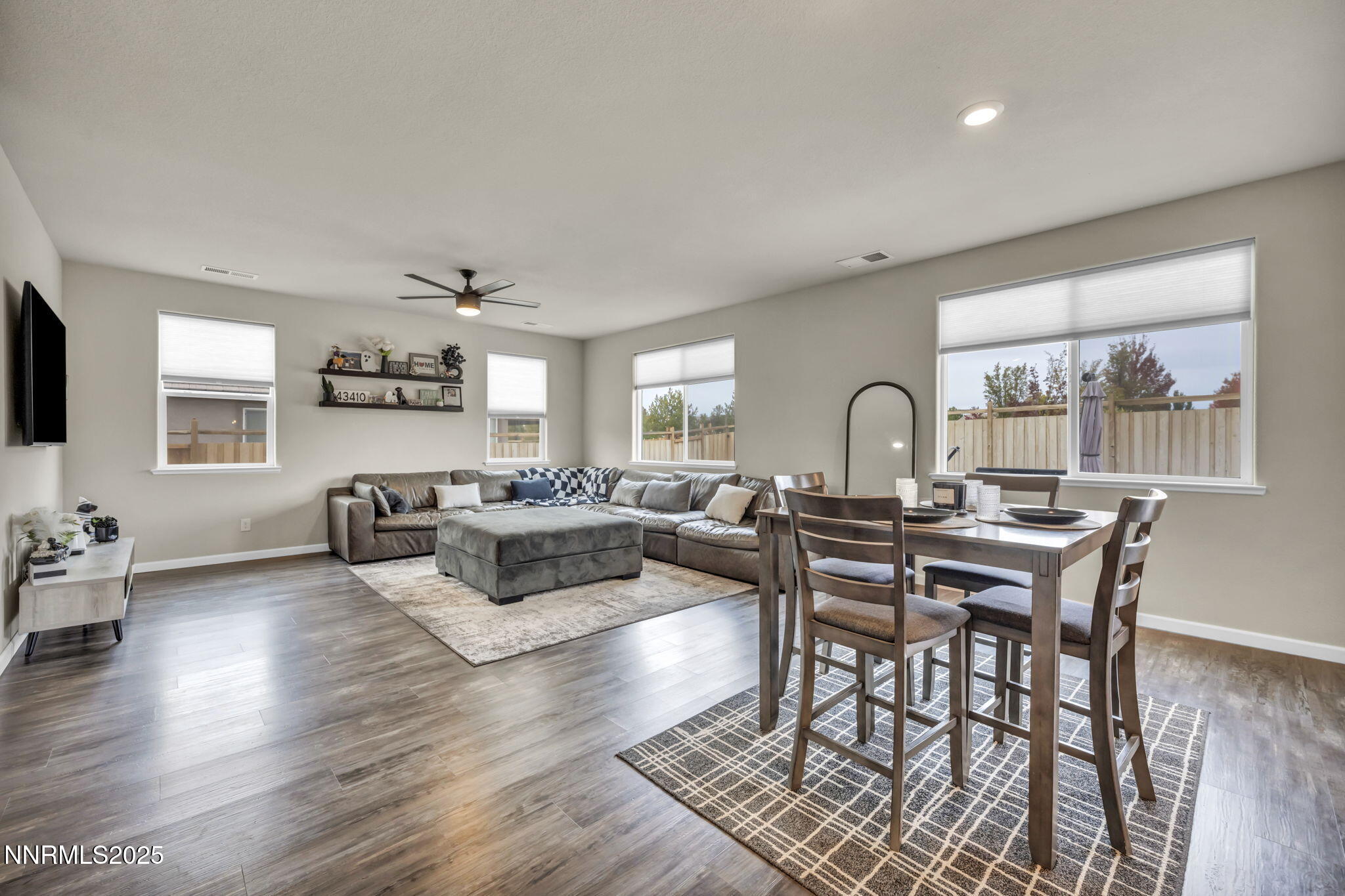 Sparks, Nevada 89436, United States, 3 Bedrooms Bedrooms, ,3 BathroomsBathrooms,Residential,Active,233963