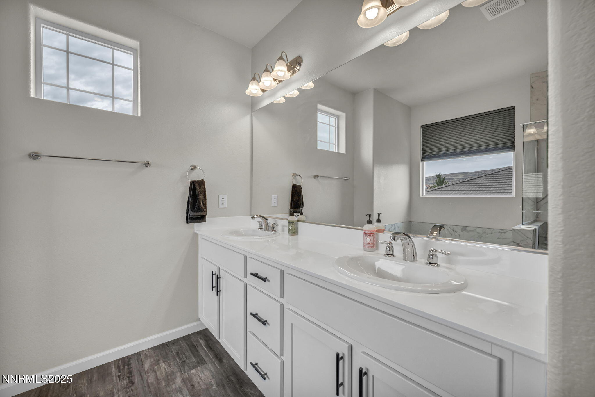 Sparks, Nevada 89436, United States, 3 Bedrooms Bedrooms, ,3 BathroomsBathrooms,Residential,Active,233963