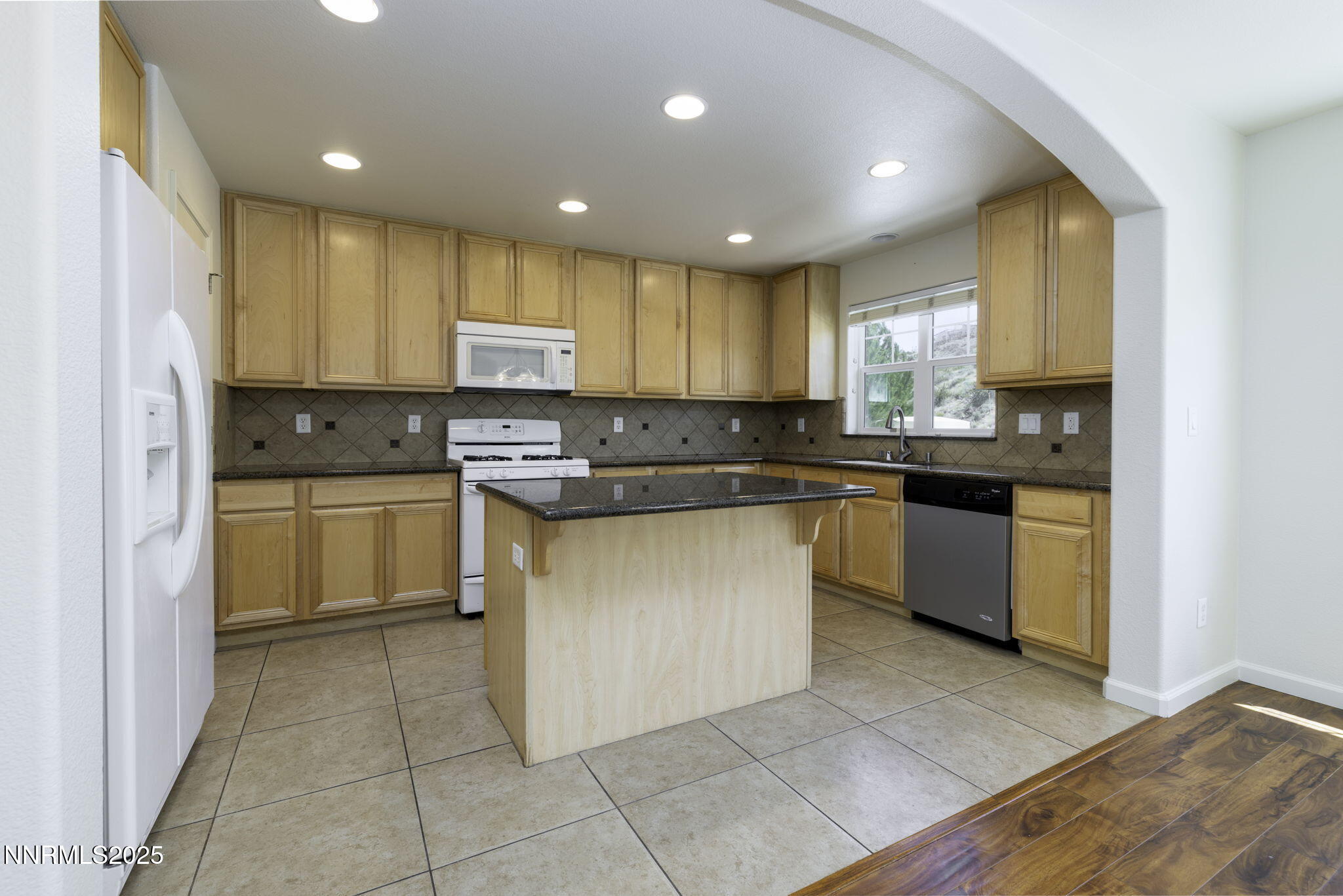 18-web-or-mls-7680 Stone Bluff-15