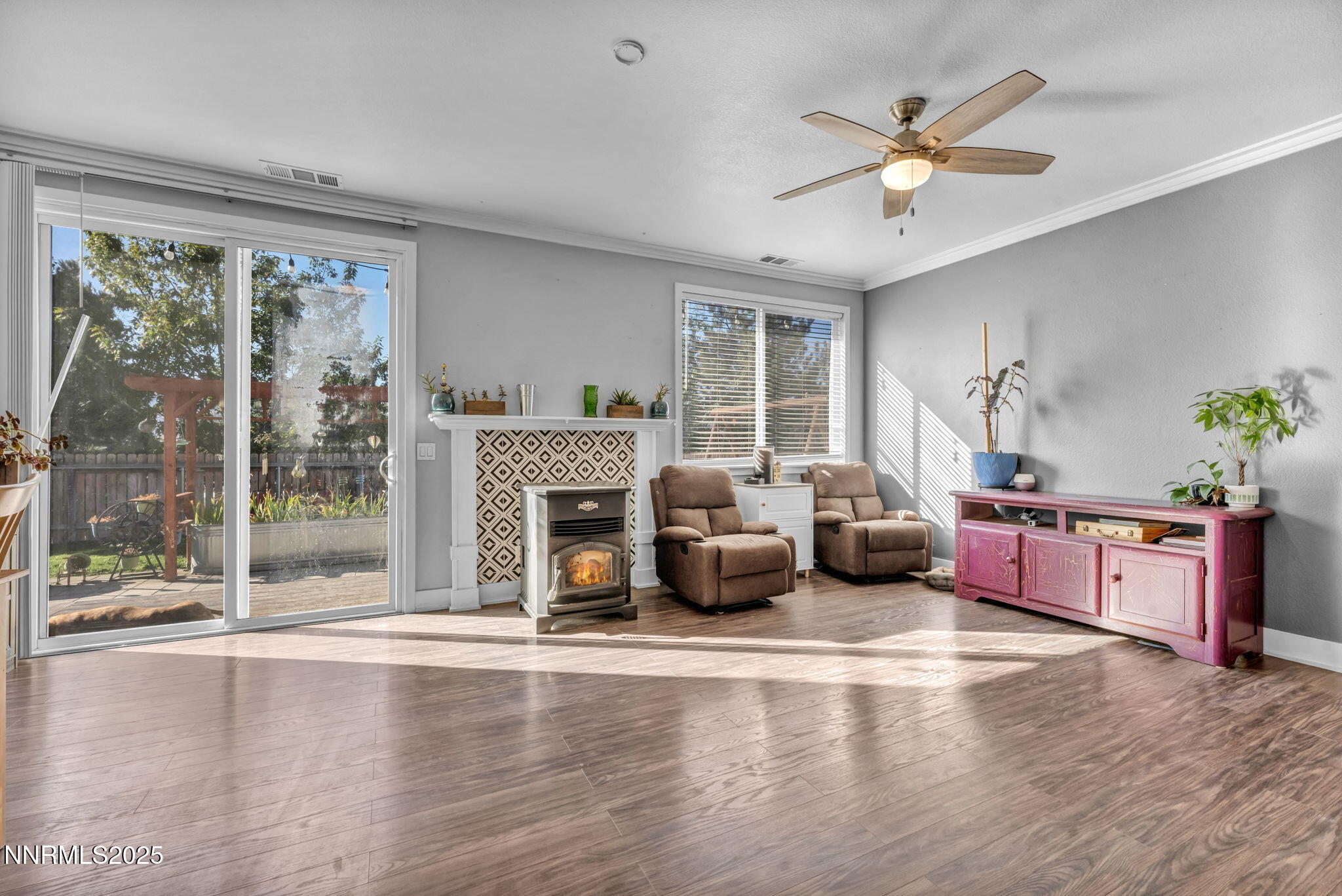 20922-white-rock living room 4