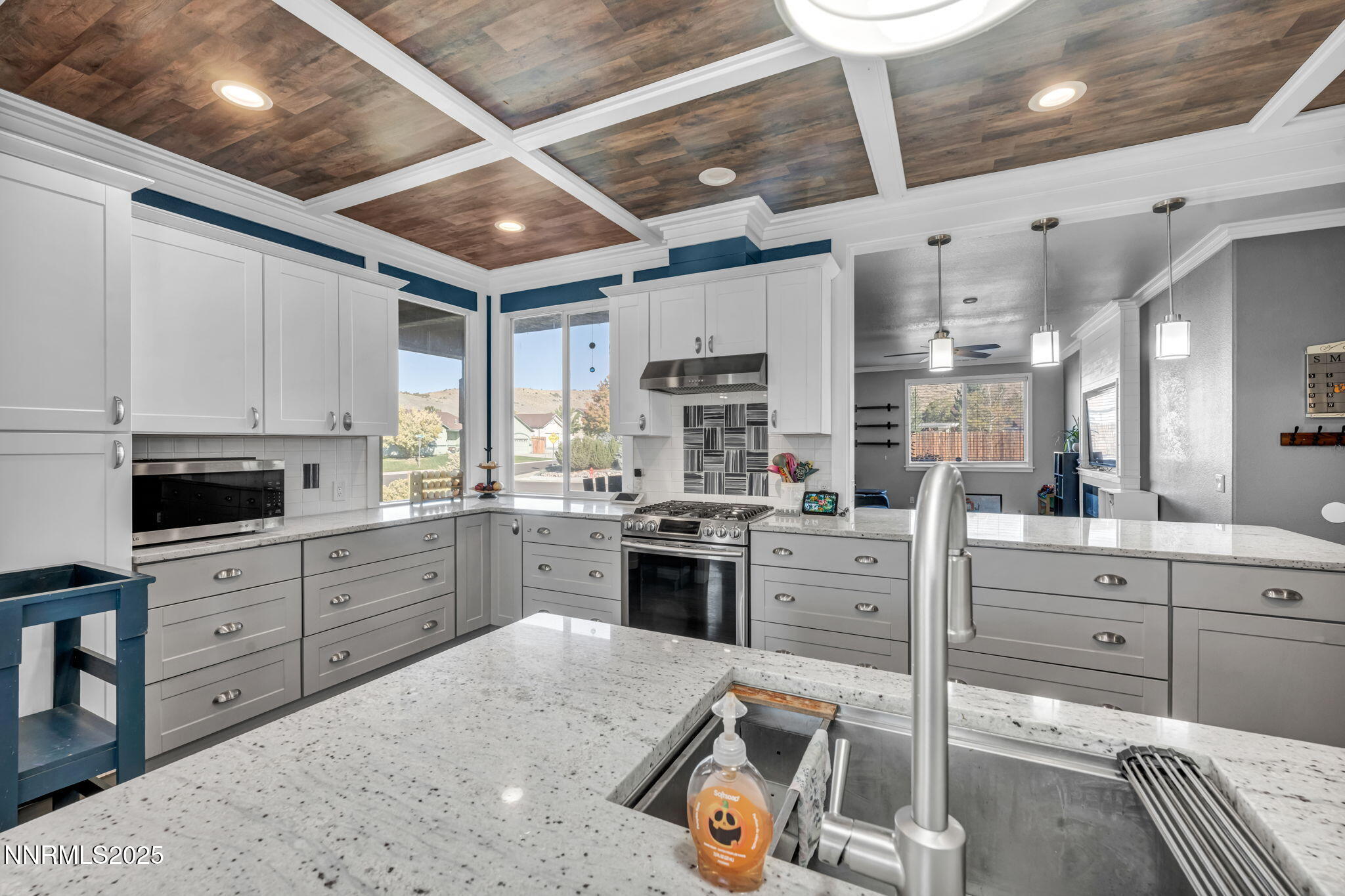 20922-white-rock kitchen 6