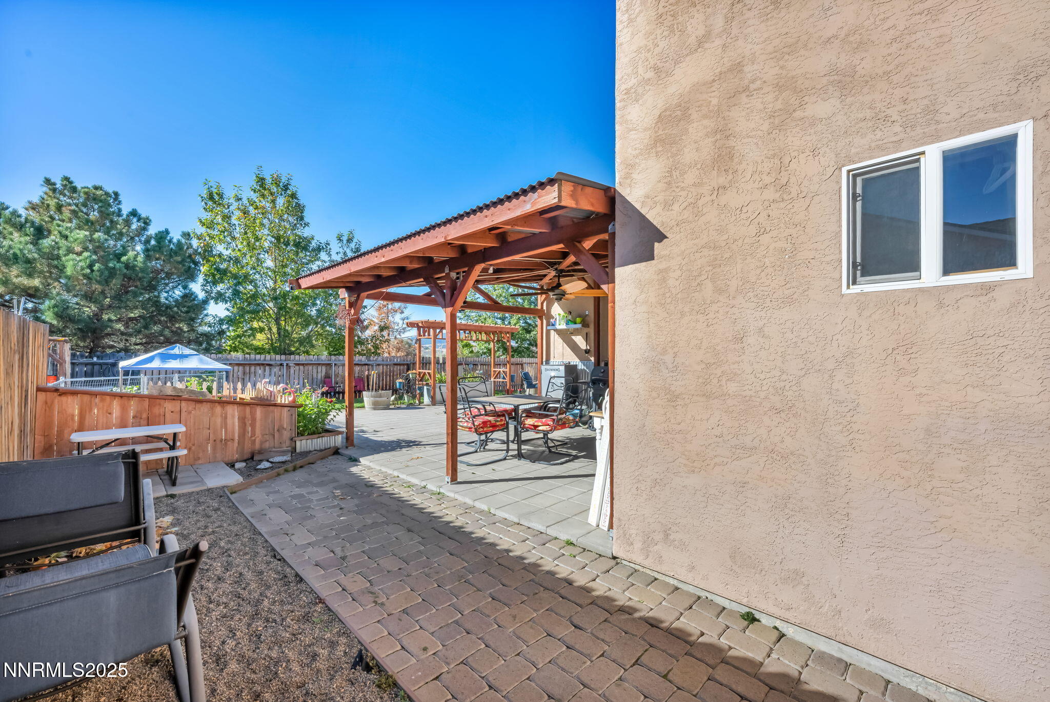 20922-white-rock-covered patio