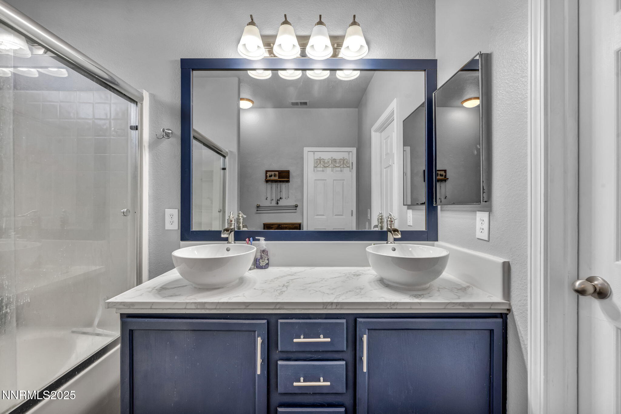 20922-white-rock master bath 2