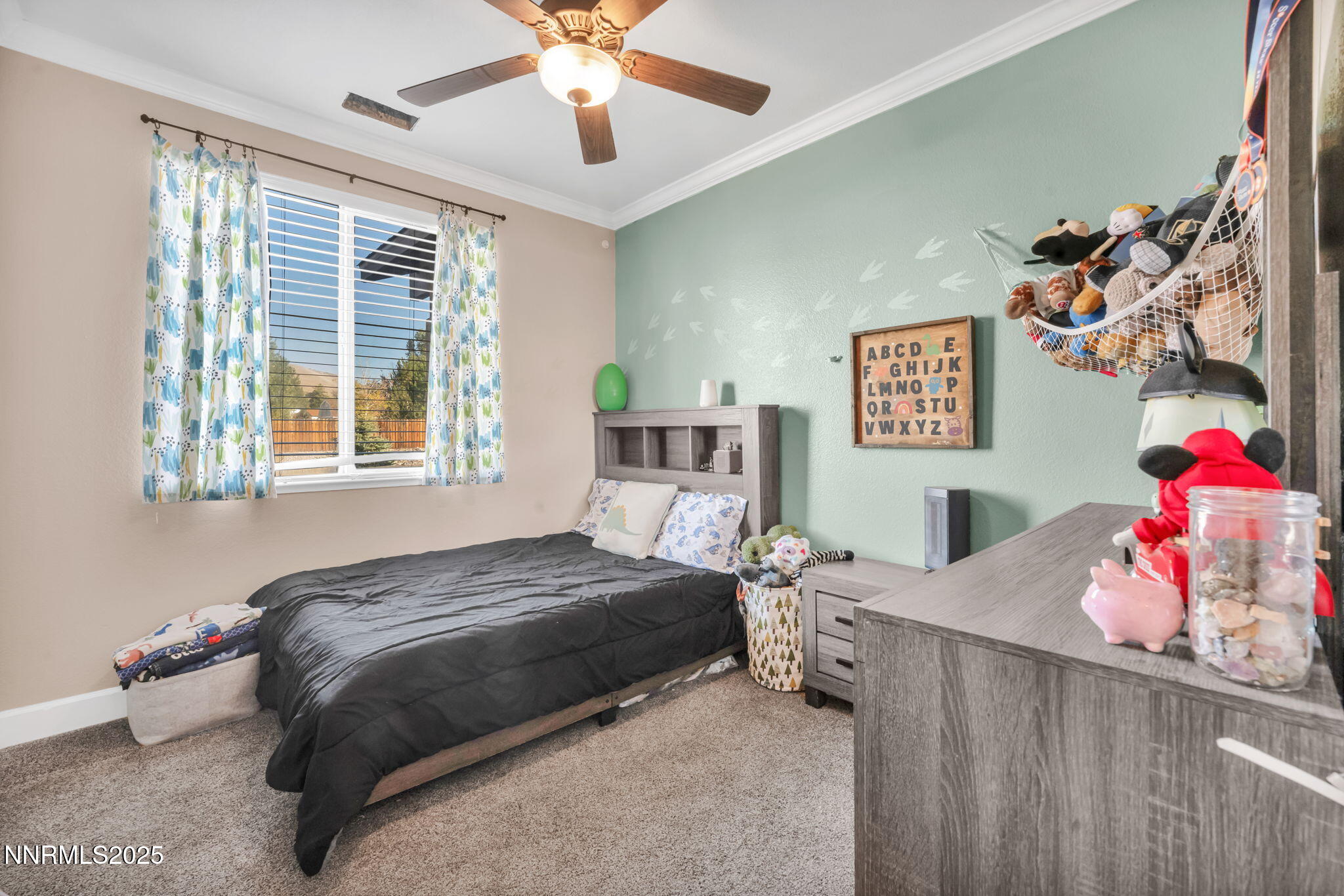 20922-white-rock-bedroom 1