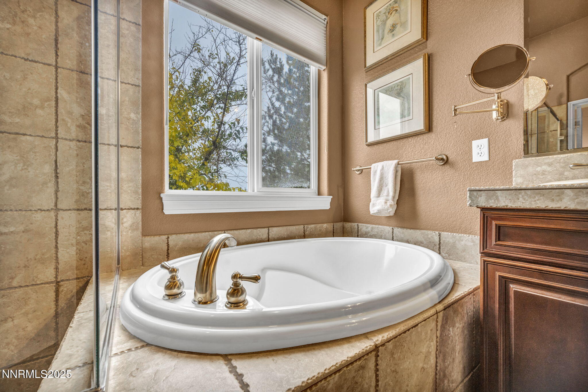 66-web-or-mls-7400-pembroke-dr