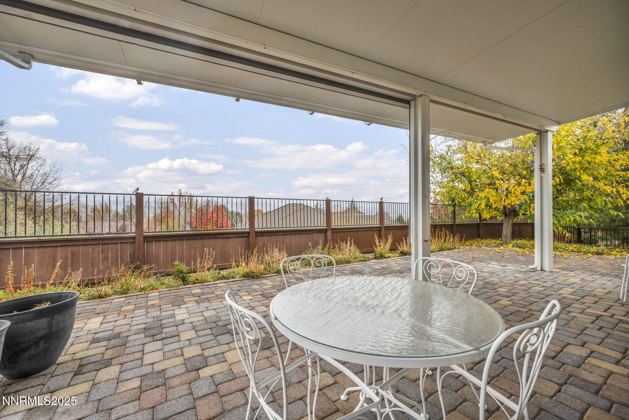 21-web-or-mls-7400-pembroke-dr