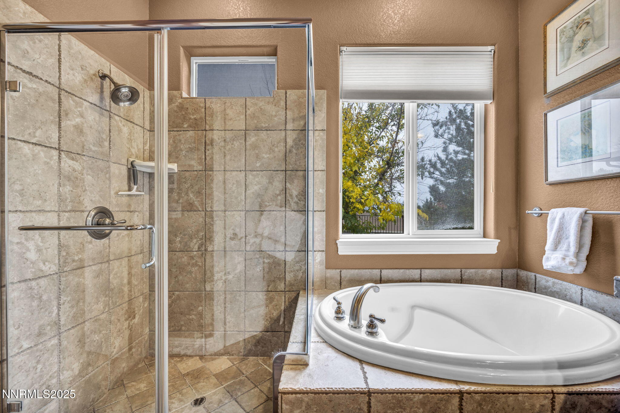 64-web-or-mls-7400-pembroke-dr