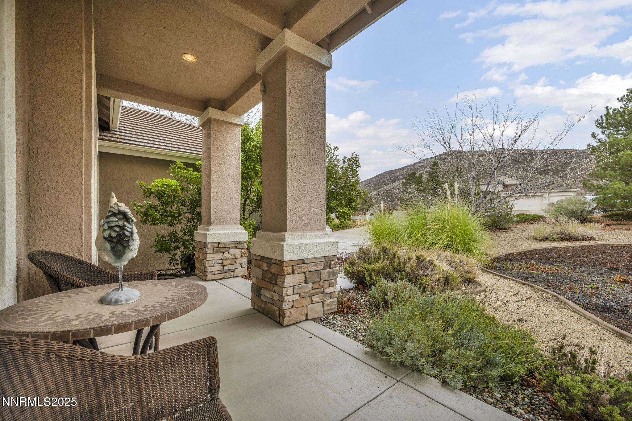 22-web-or-mls-7400-pembroke-dr