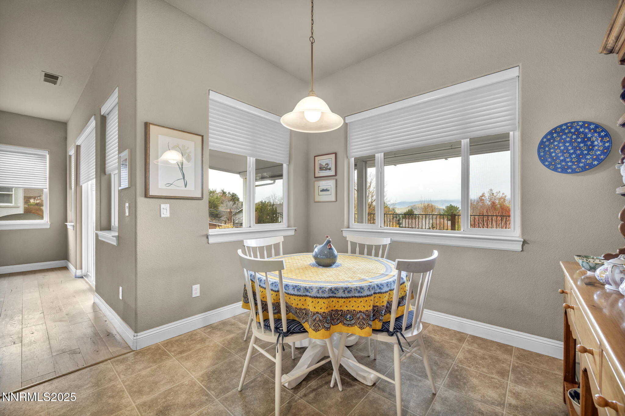 48-web-or-mls-7400-pembroke-dr