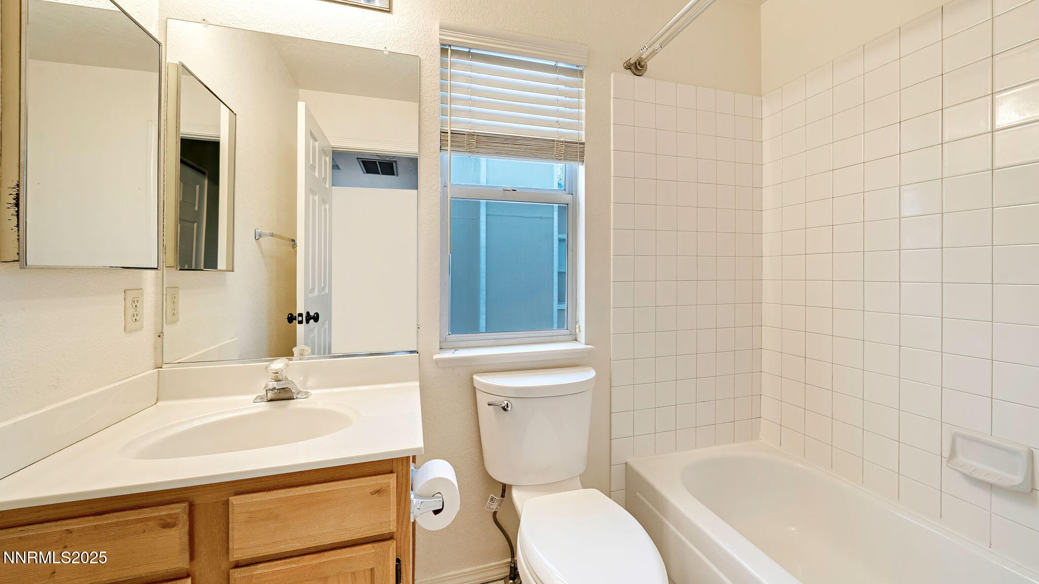 29-DSC09055_6_7_9-Edit