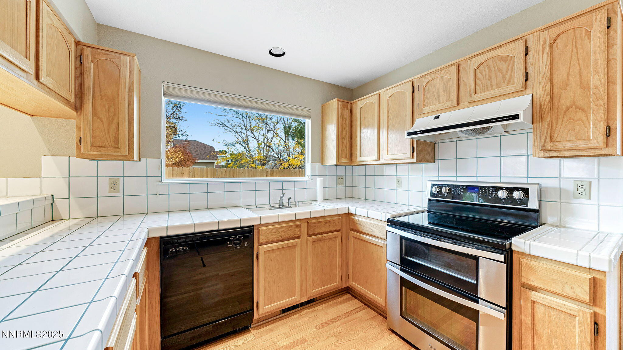 18-DSC08895_6_7_9-Edit