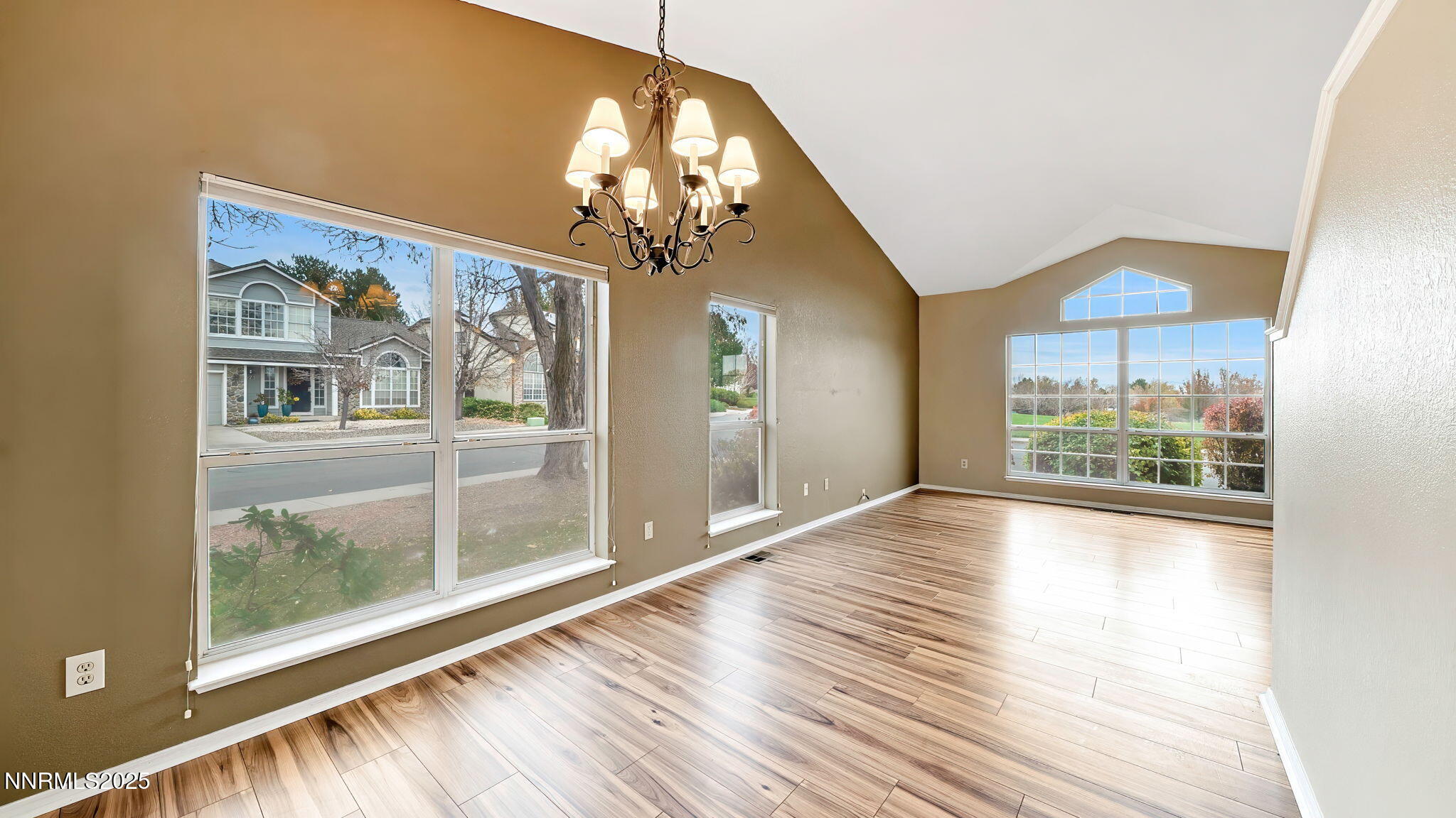 12-DSC08885_6_7_9-Edit