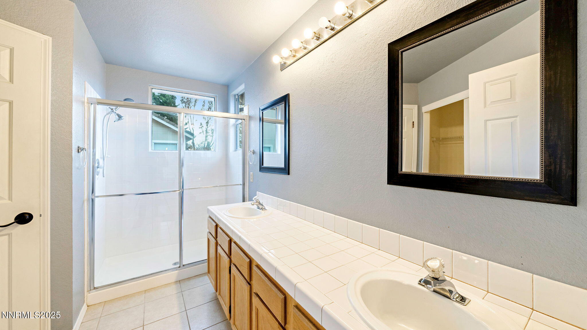 32-DSC09015_6_7_9-Edit