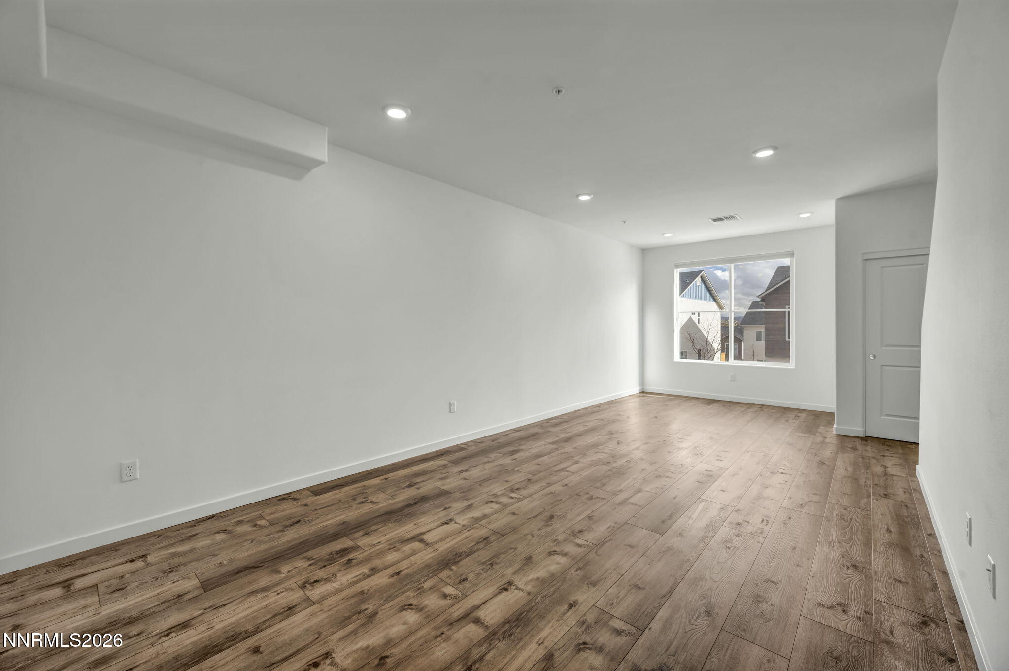 16-web-or-mls-545-gloria-may-ln