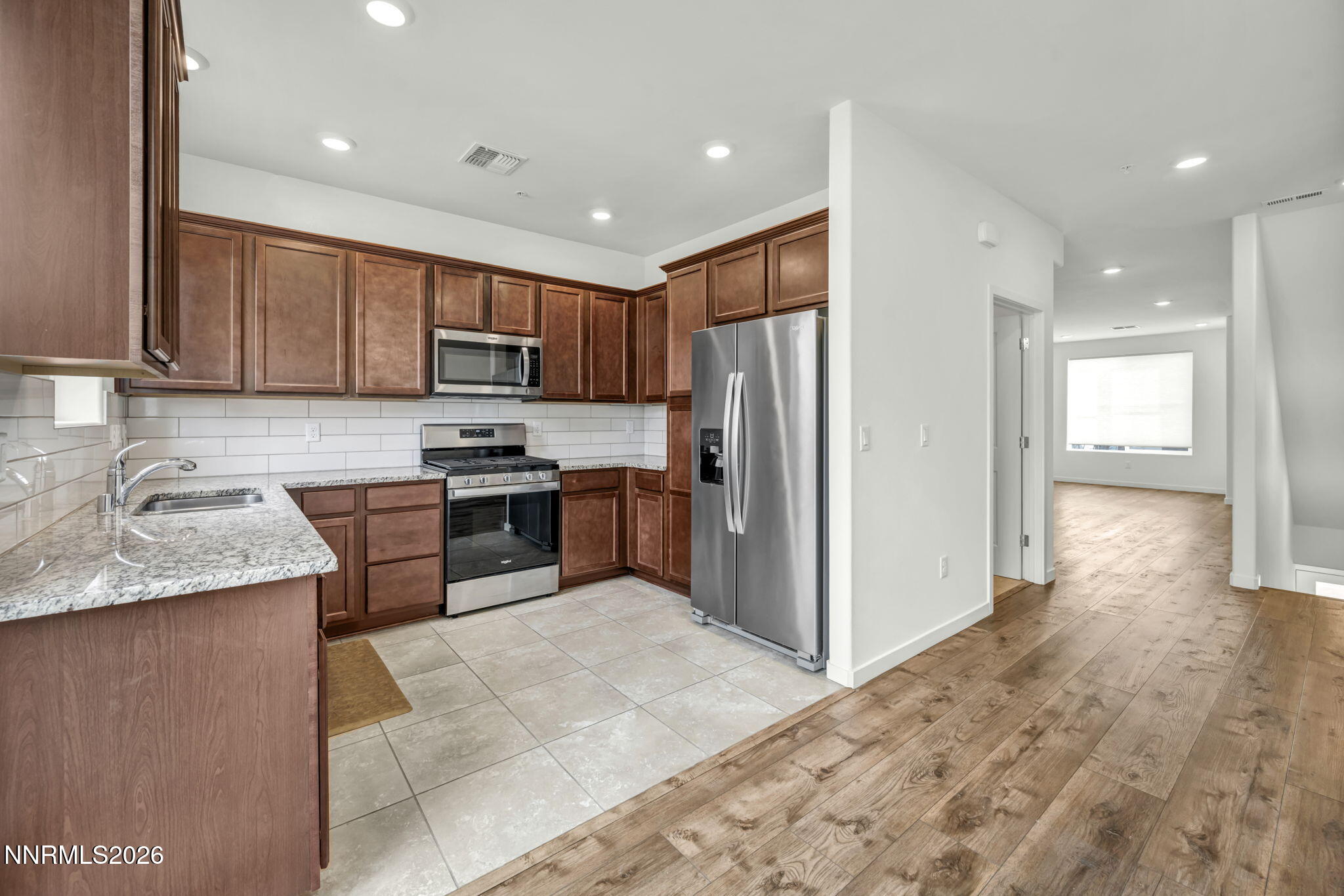 13-web-or-mls-545-gloria-may-ln